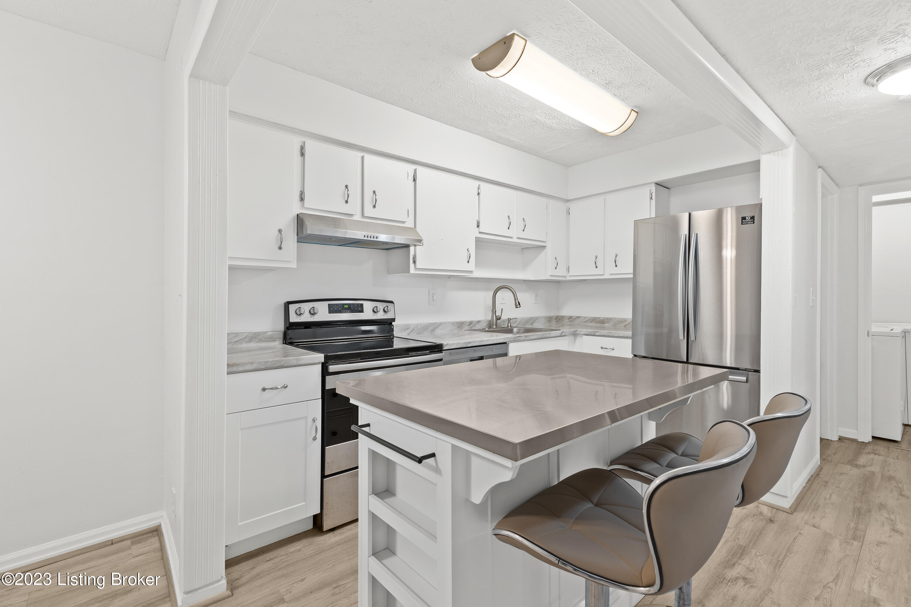 7050 Wildwood Cir, 98