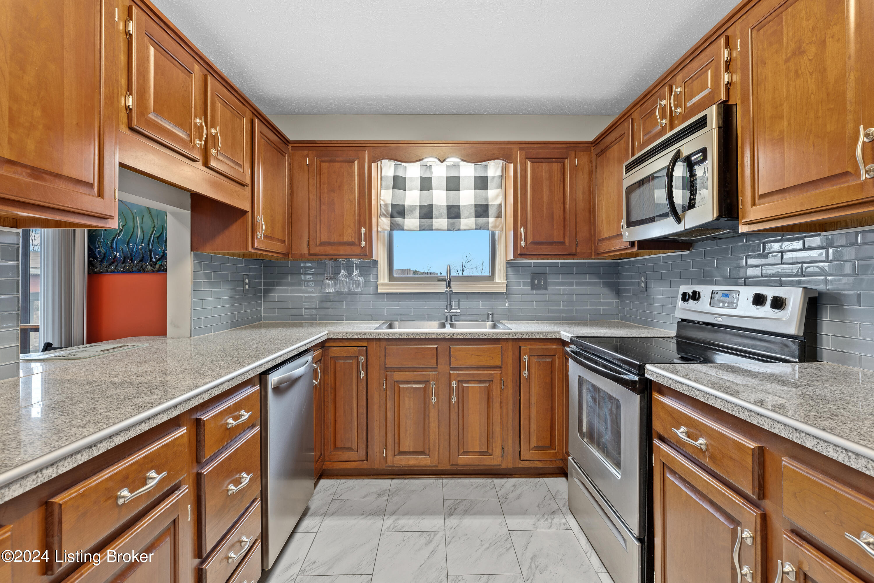 6391 Marina Dr