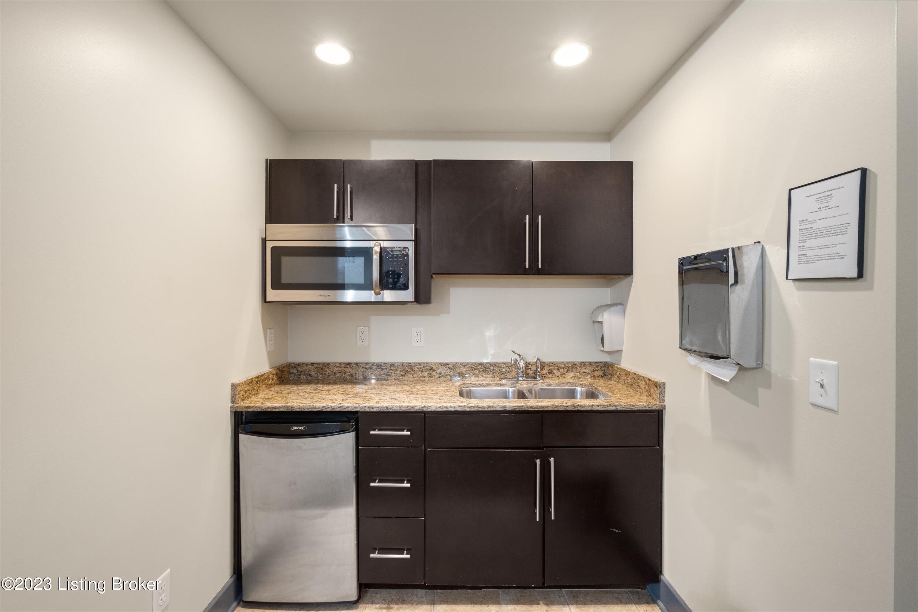 110 S Campbell St, 407