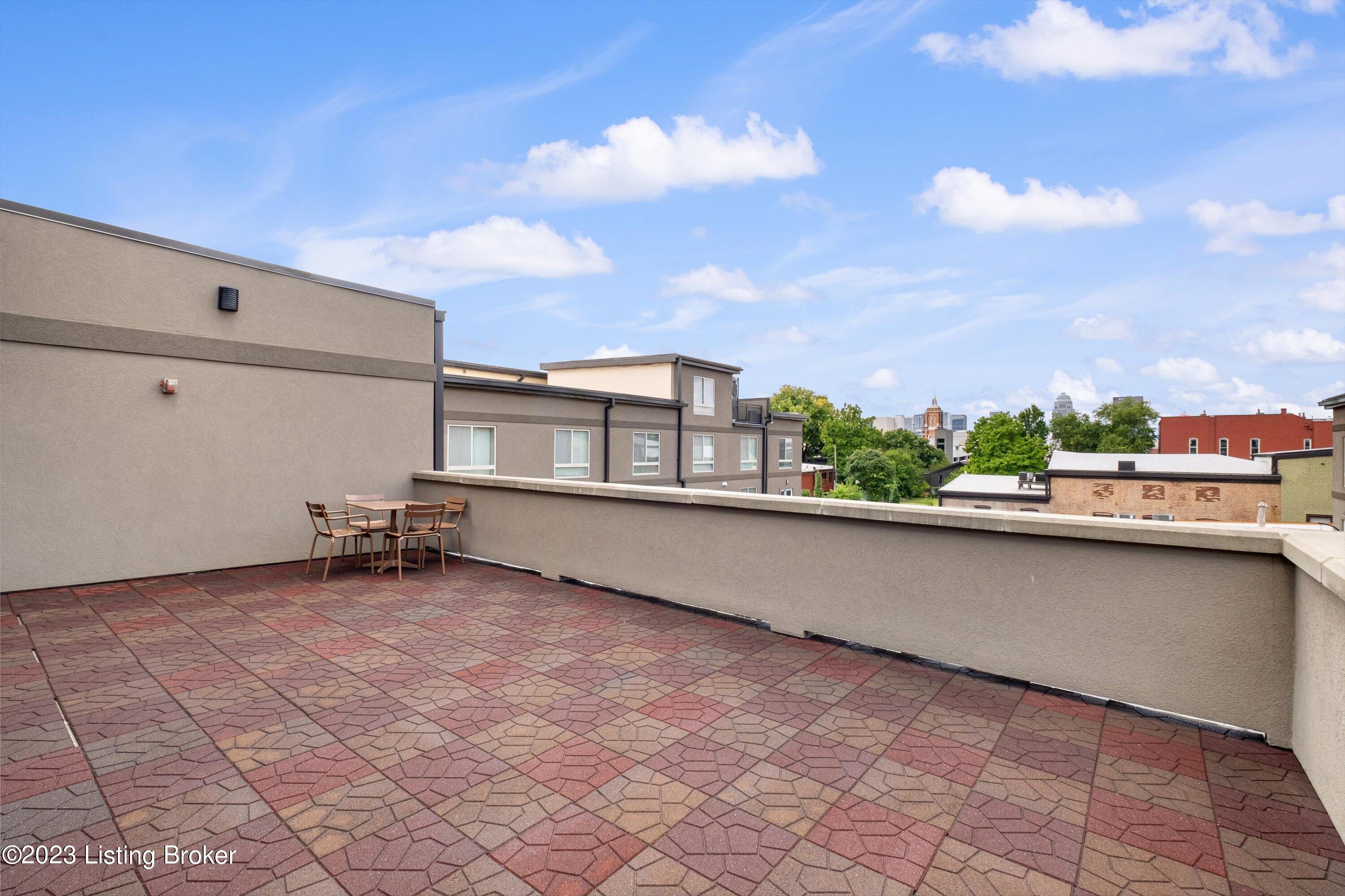 110 S Campbell St, 407