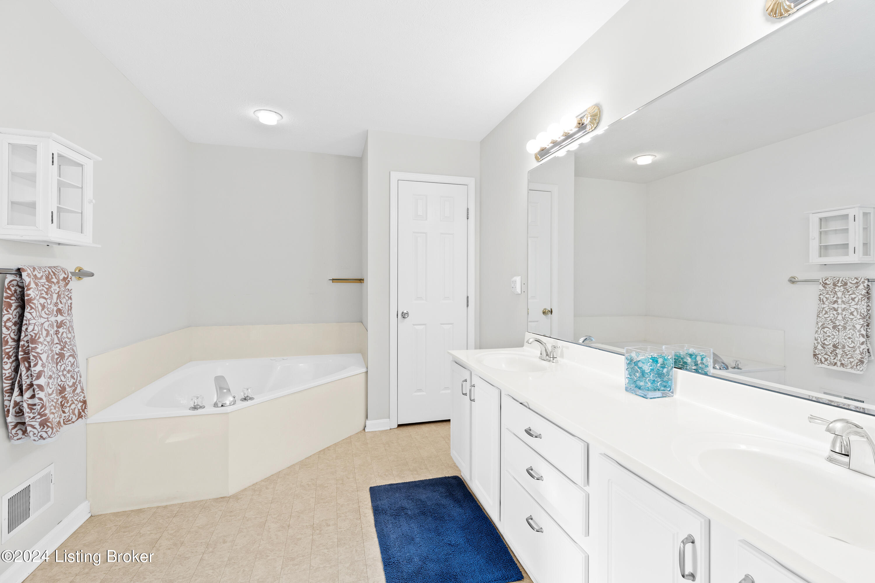 4305 Wooded Bend Way