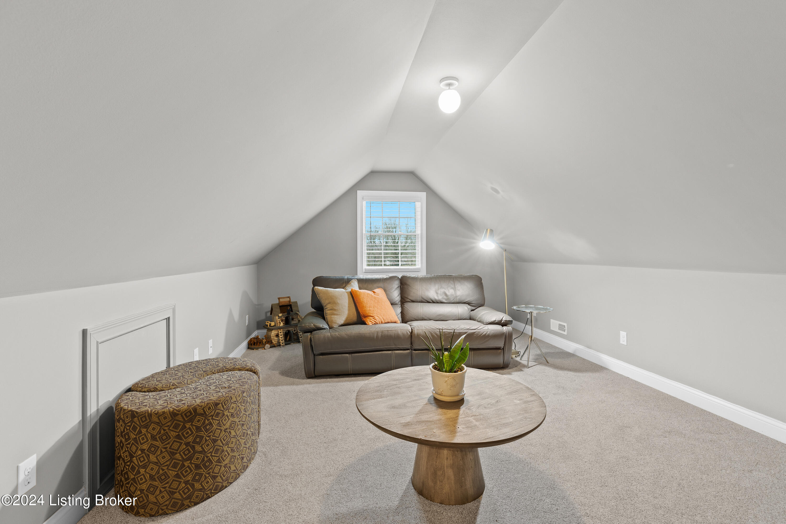 10507 Holly Berry Dr