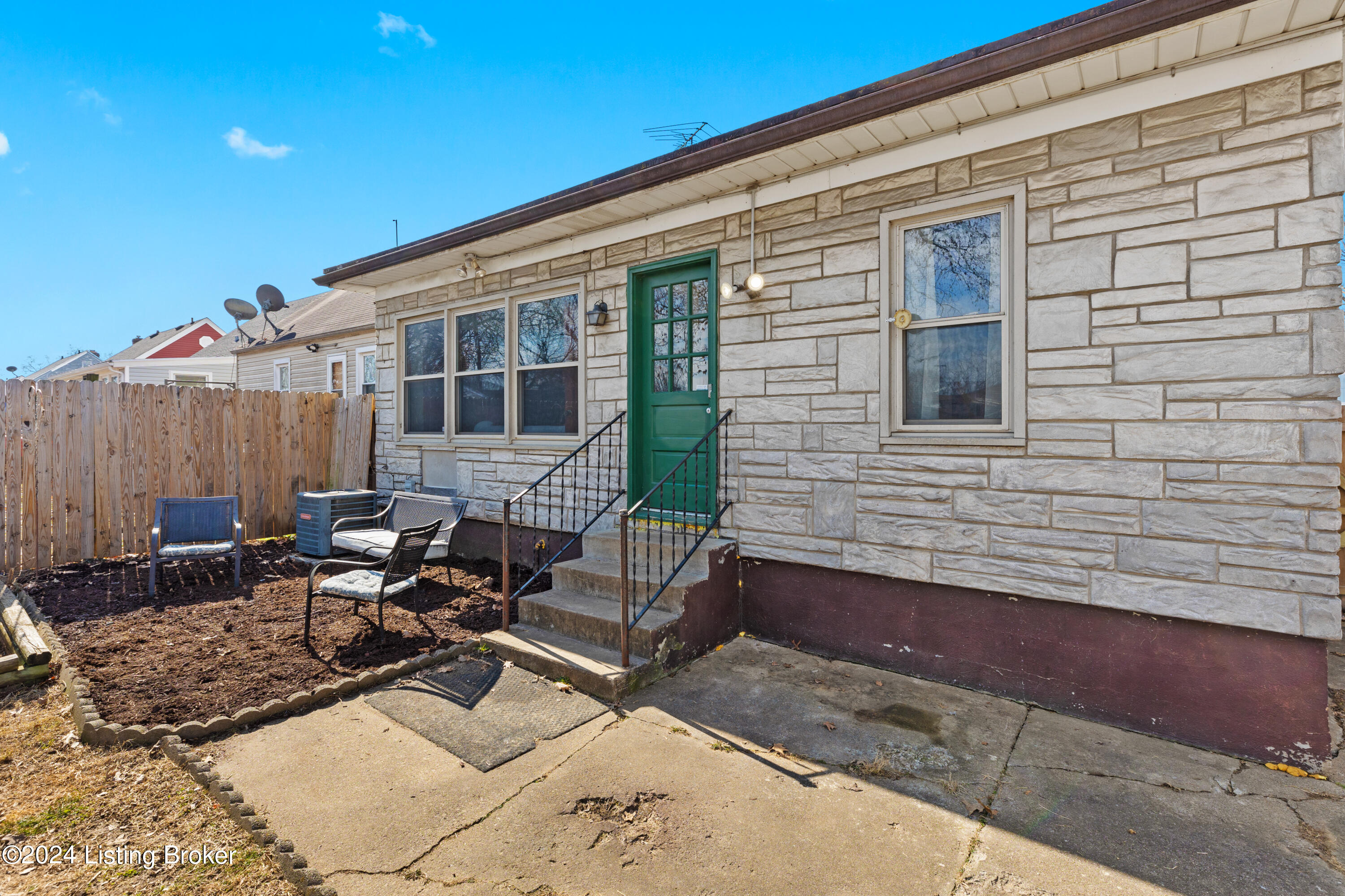 1431 Thornberry Ave