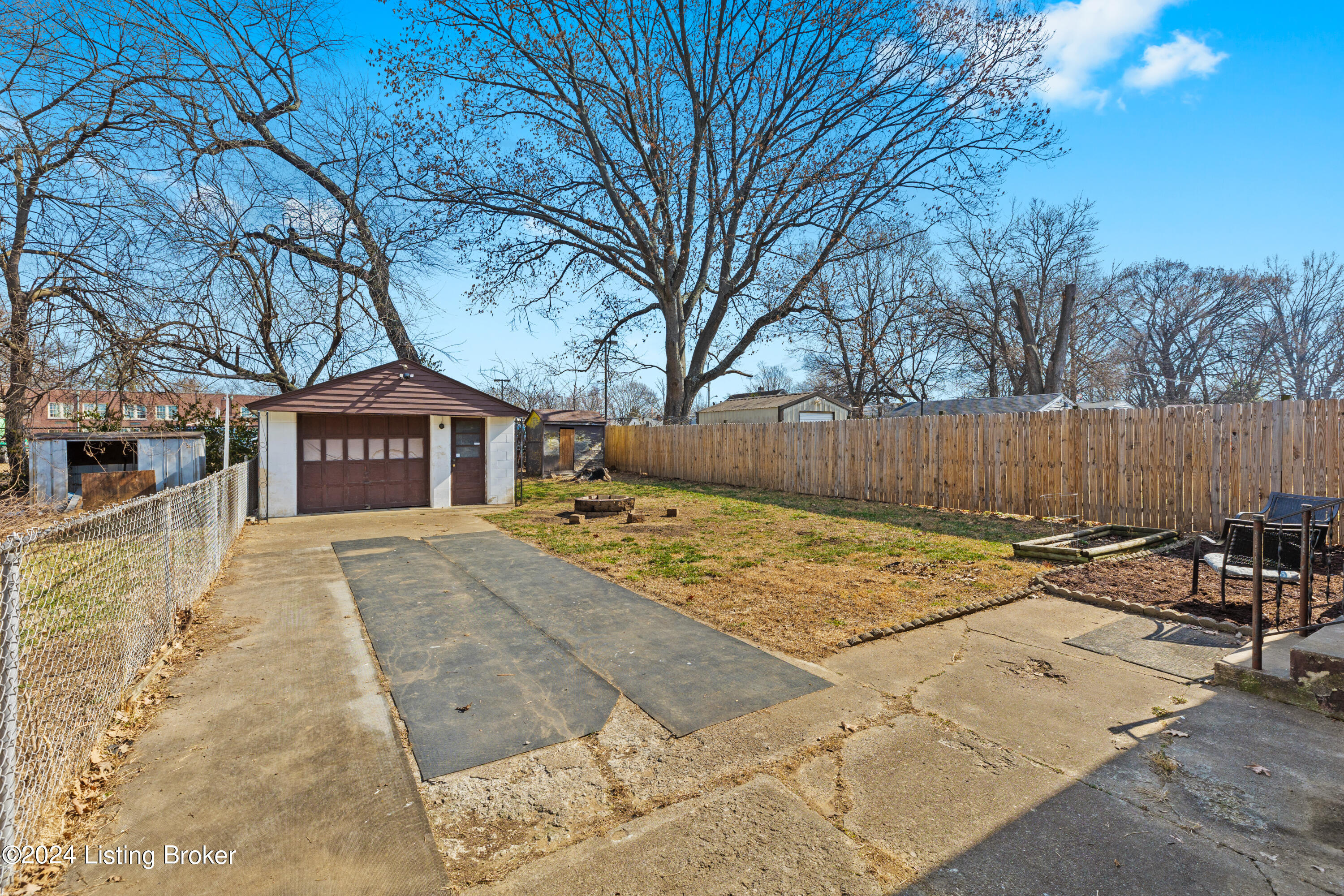 1431 Thornberry Ave