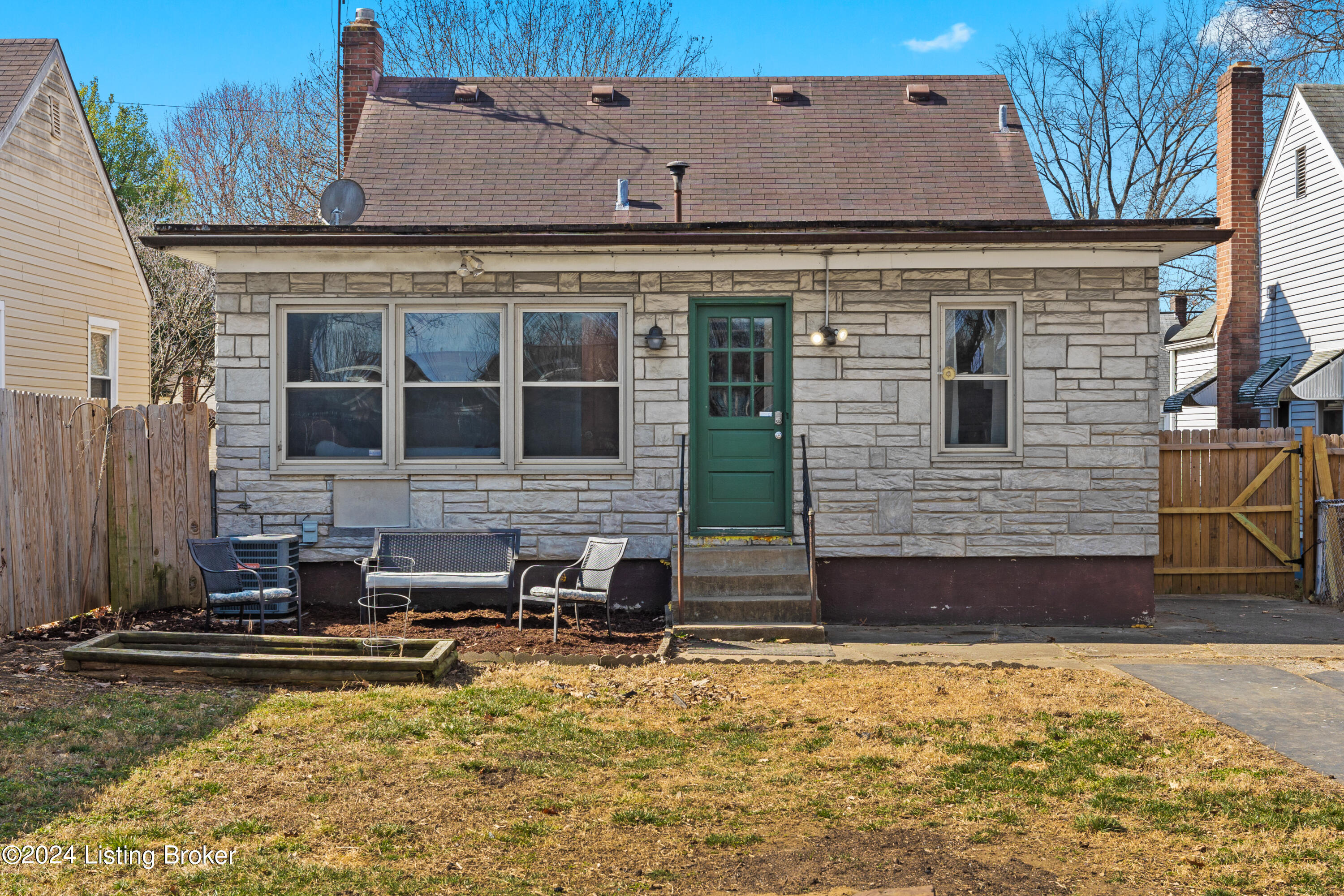 1431 Thornberry Ave