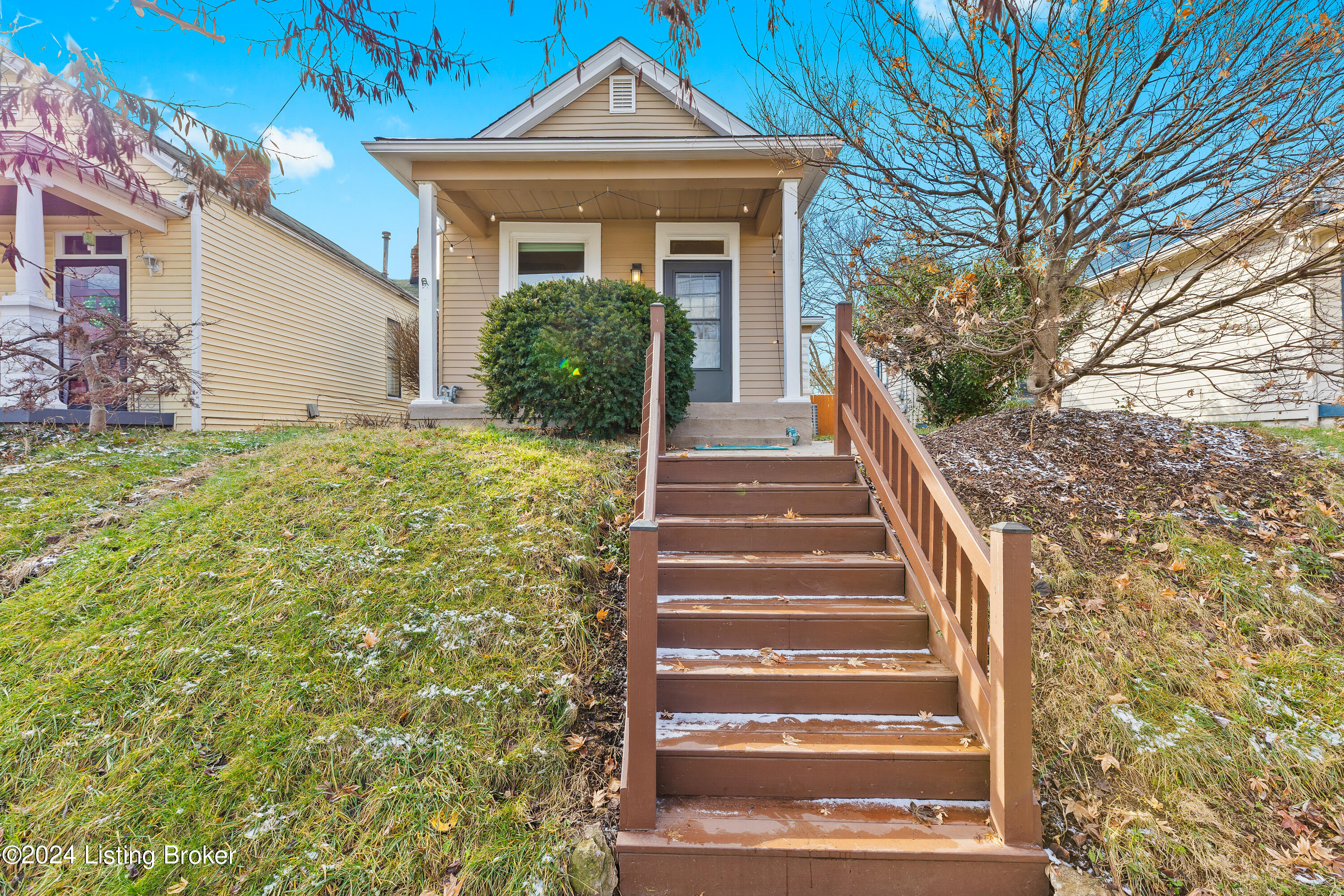 1202 Schiller Ave