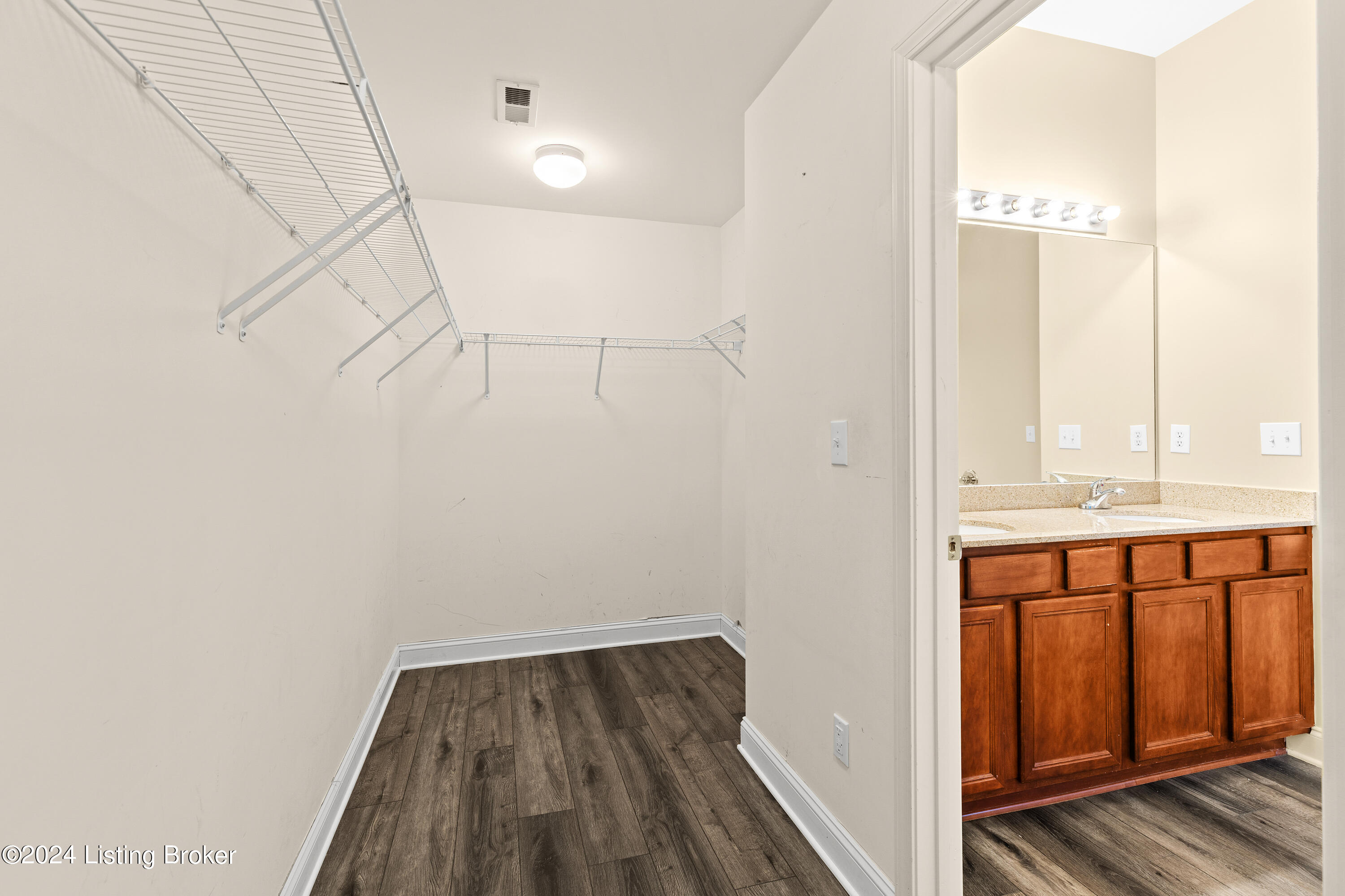 7121 Black Walnut Cir