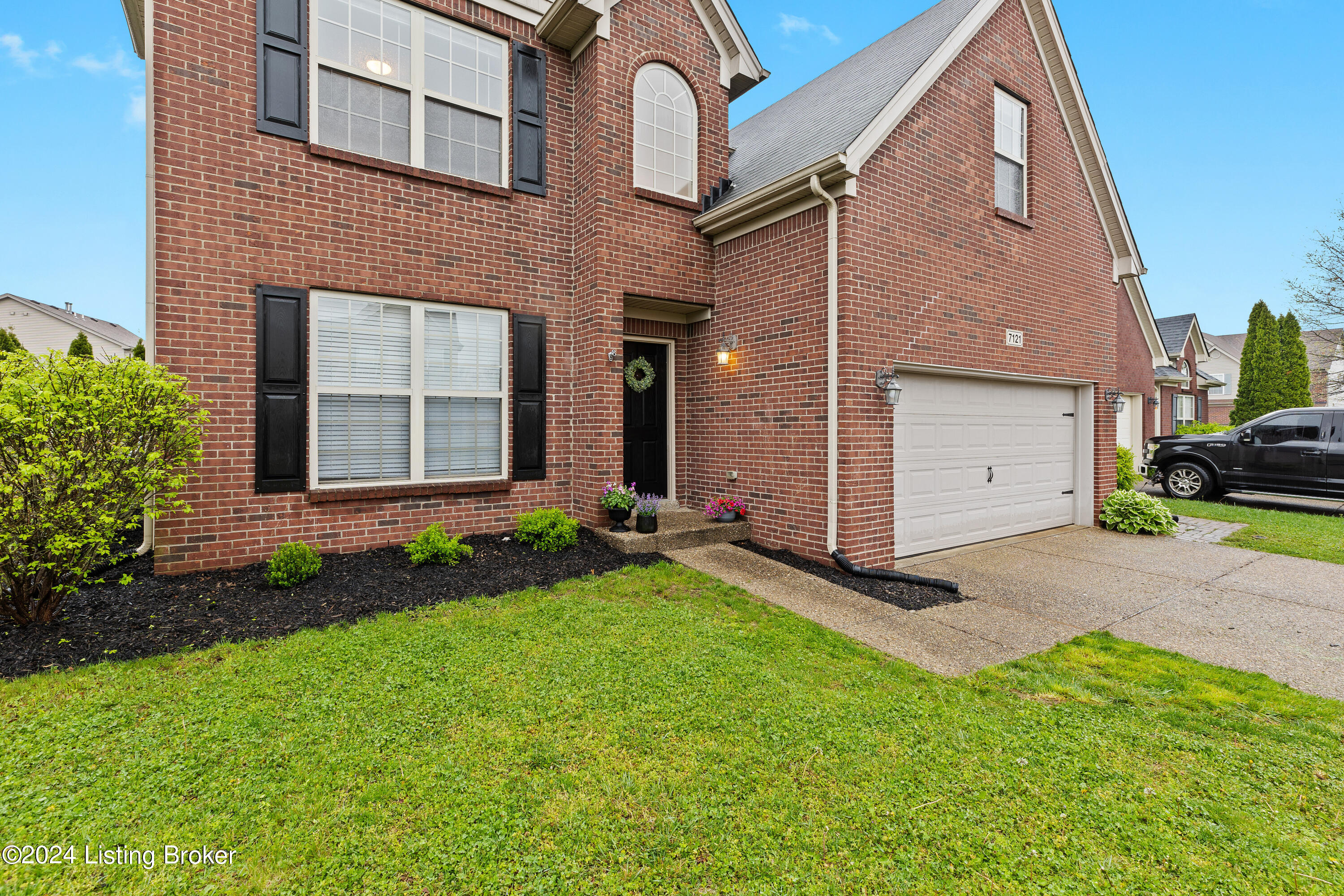 7121 Black Walnut Cir