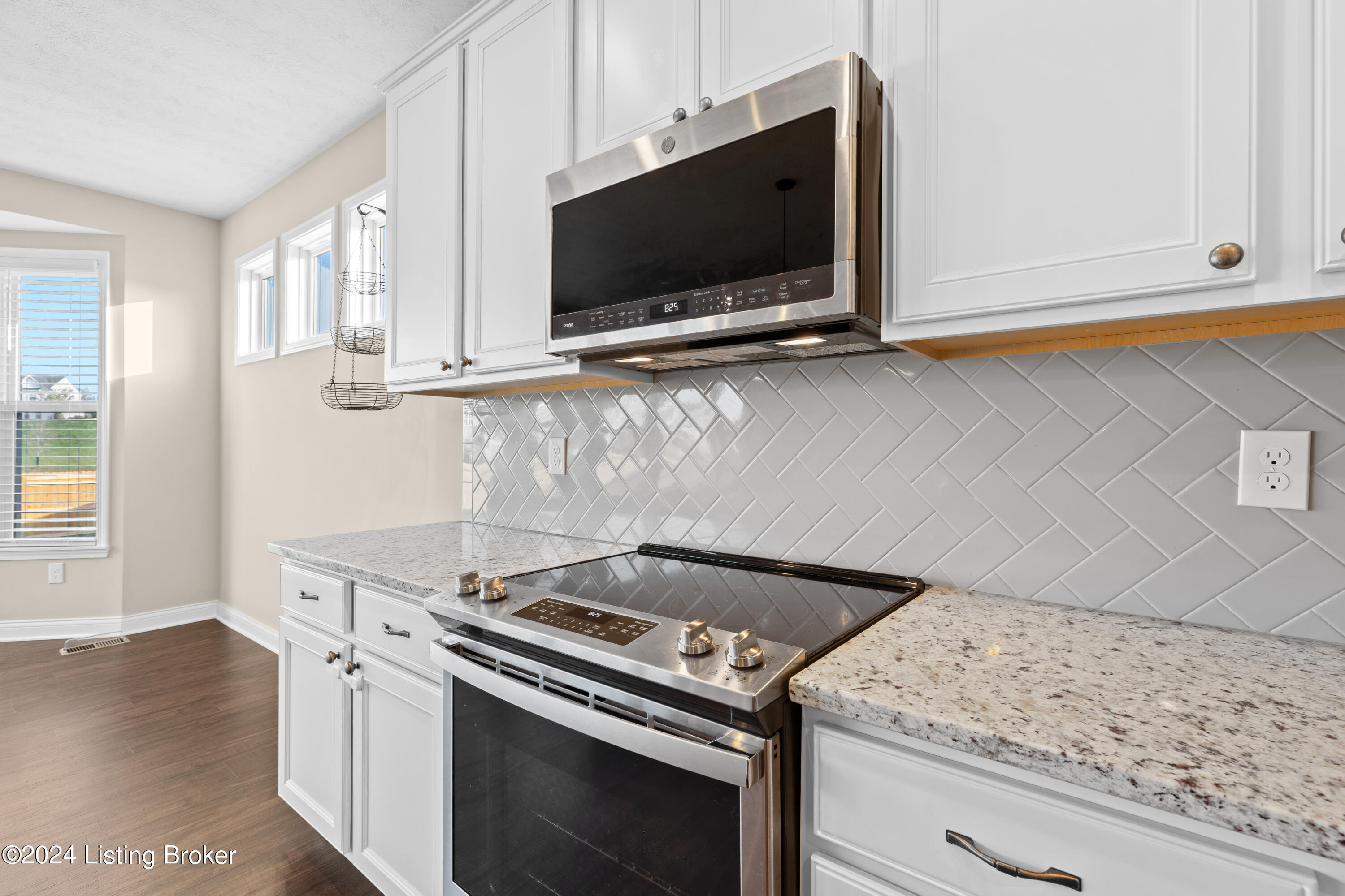 1208 Summit Parks Dr