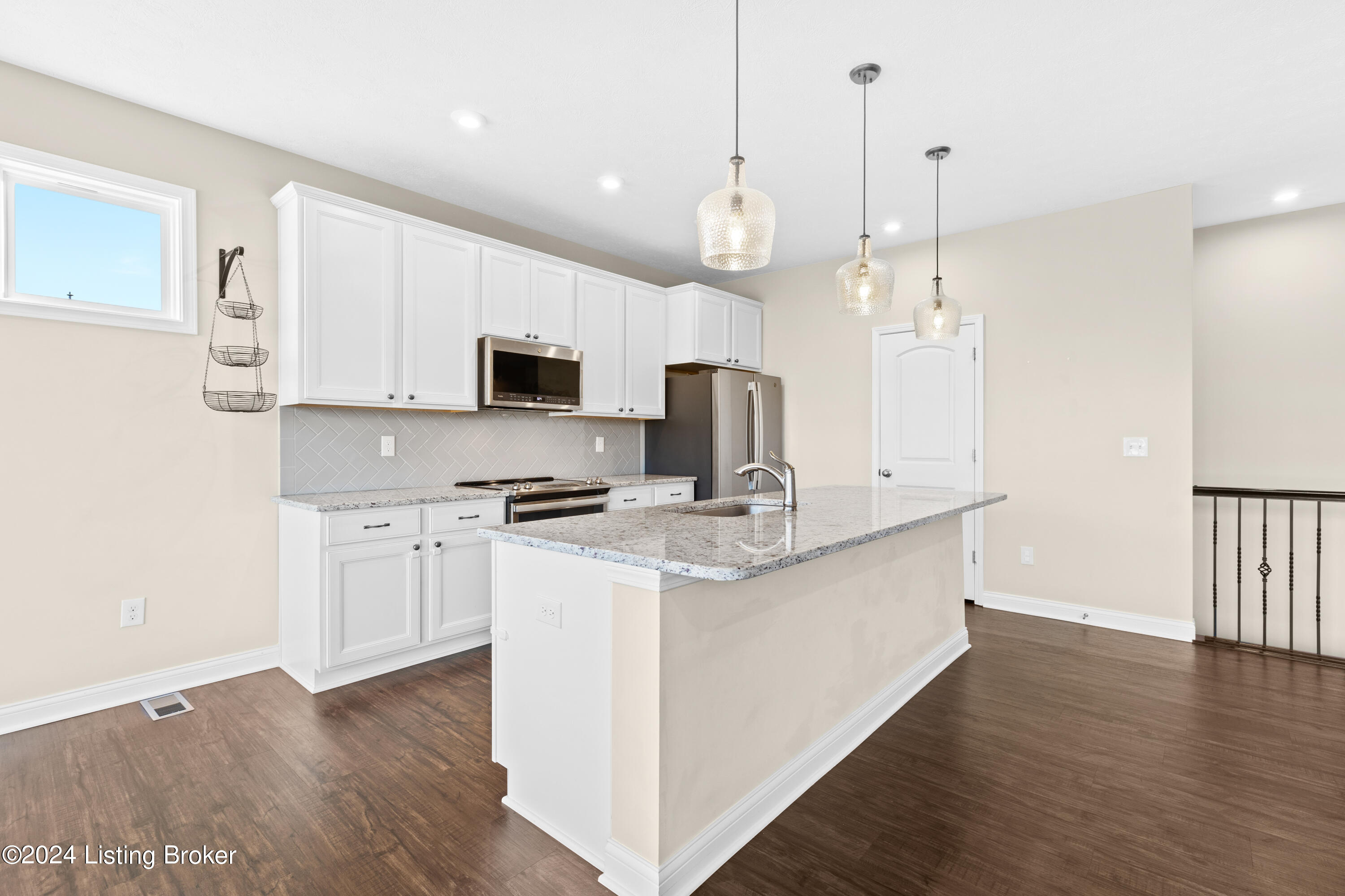 1208 Summit Parks Dr