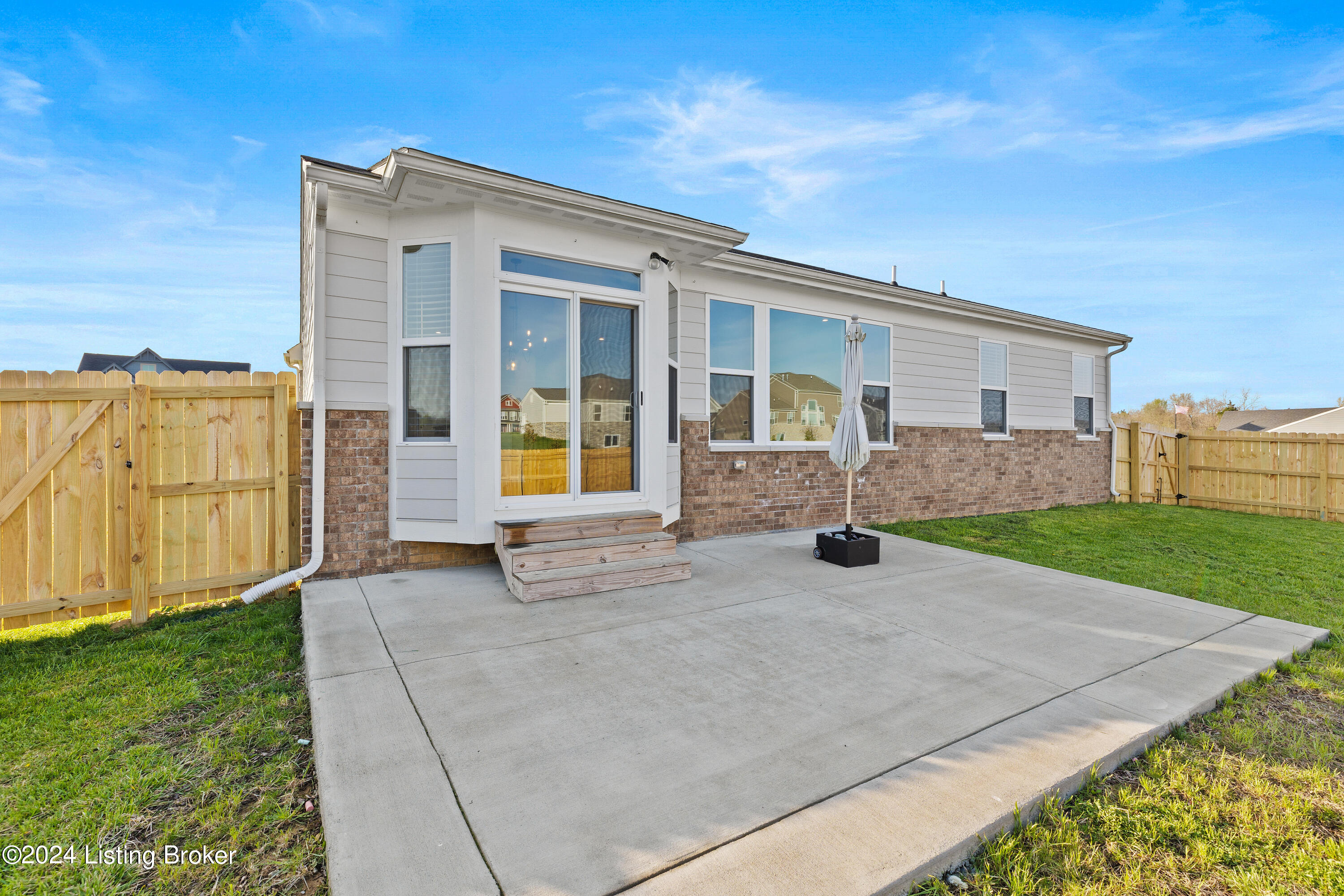 1208 Summit Parks Dr