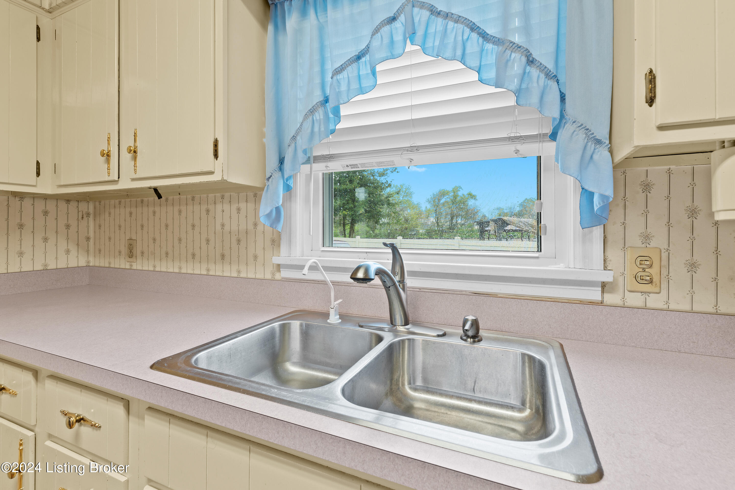 6815 Orange Blossom Rd