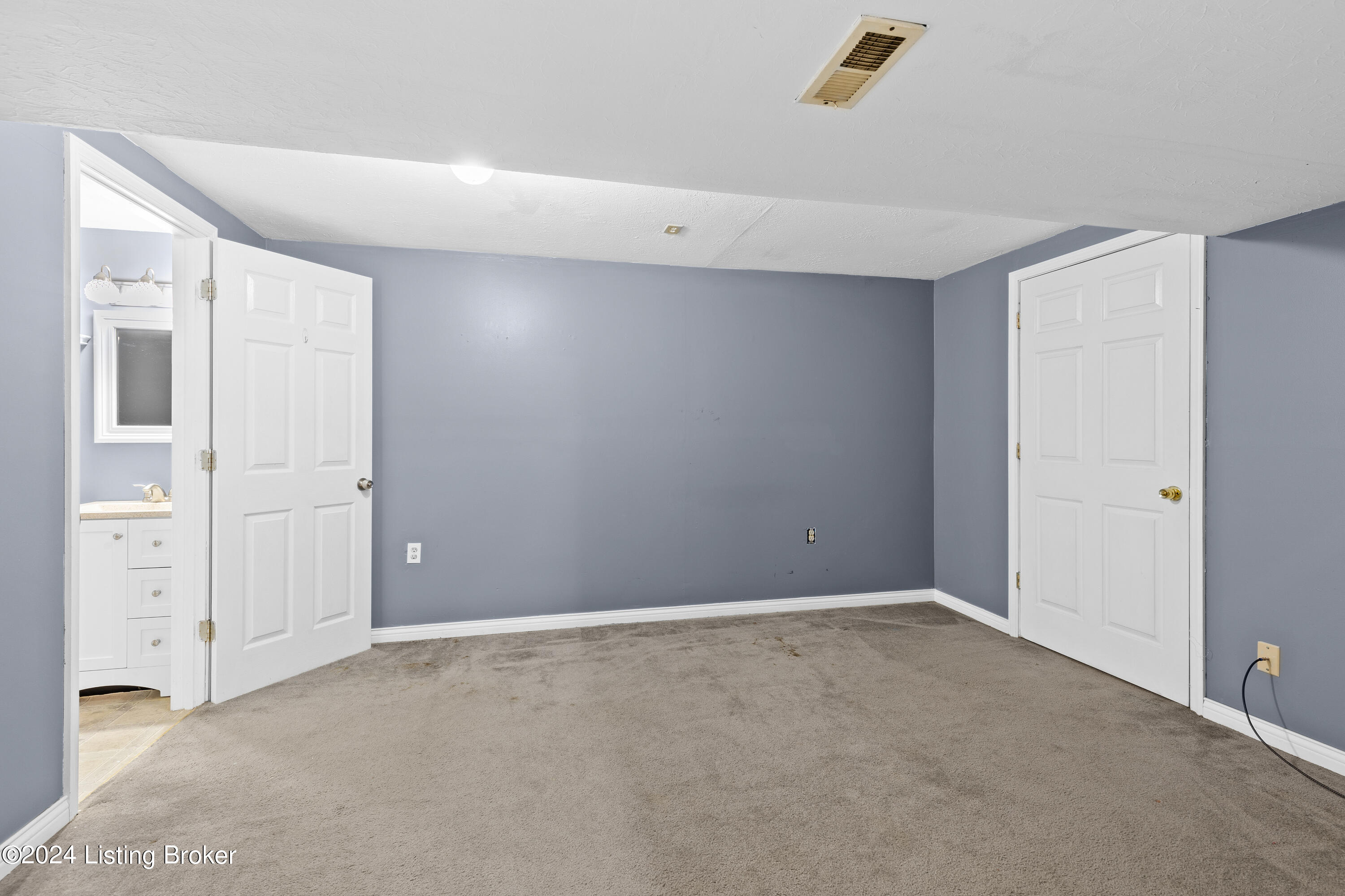 8904 Threpio Ct
