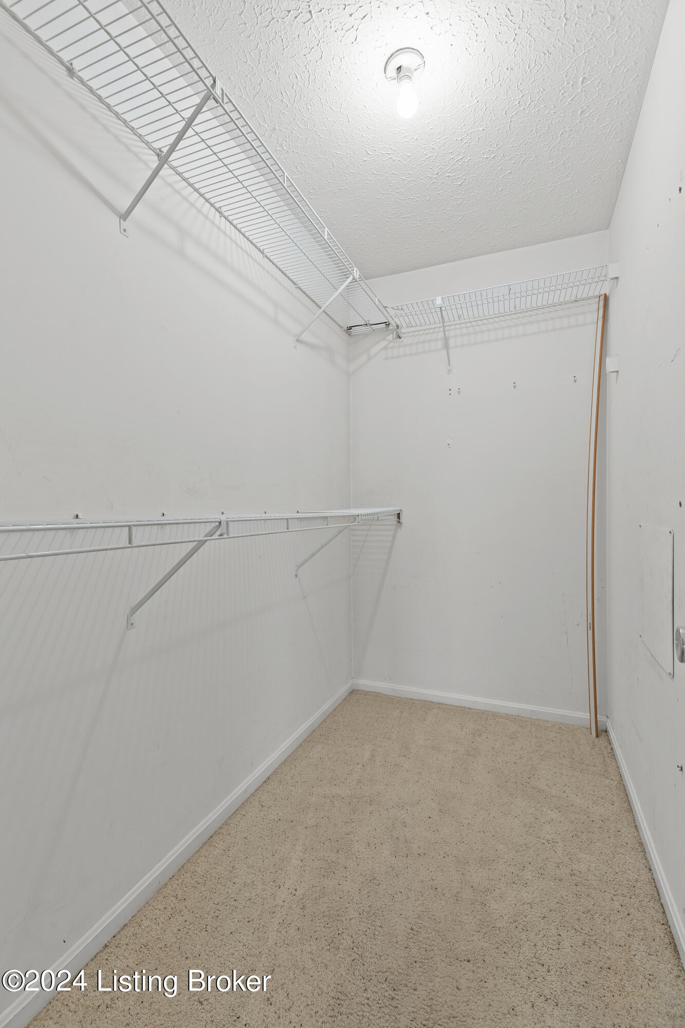 8904 Threpio Ct