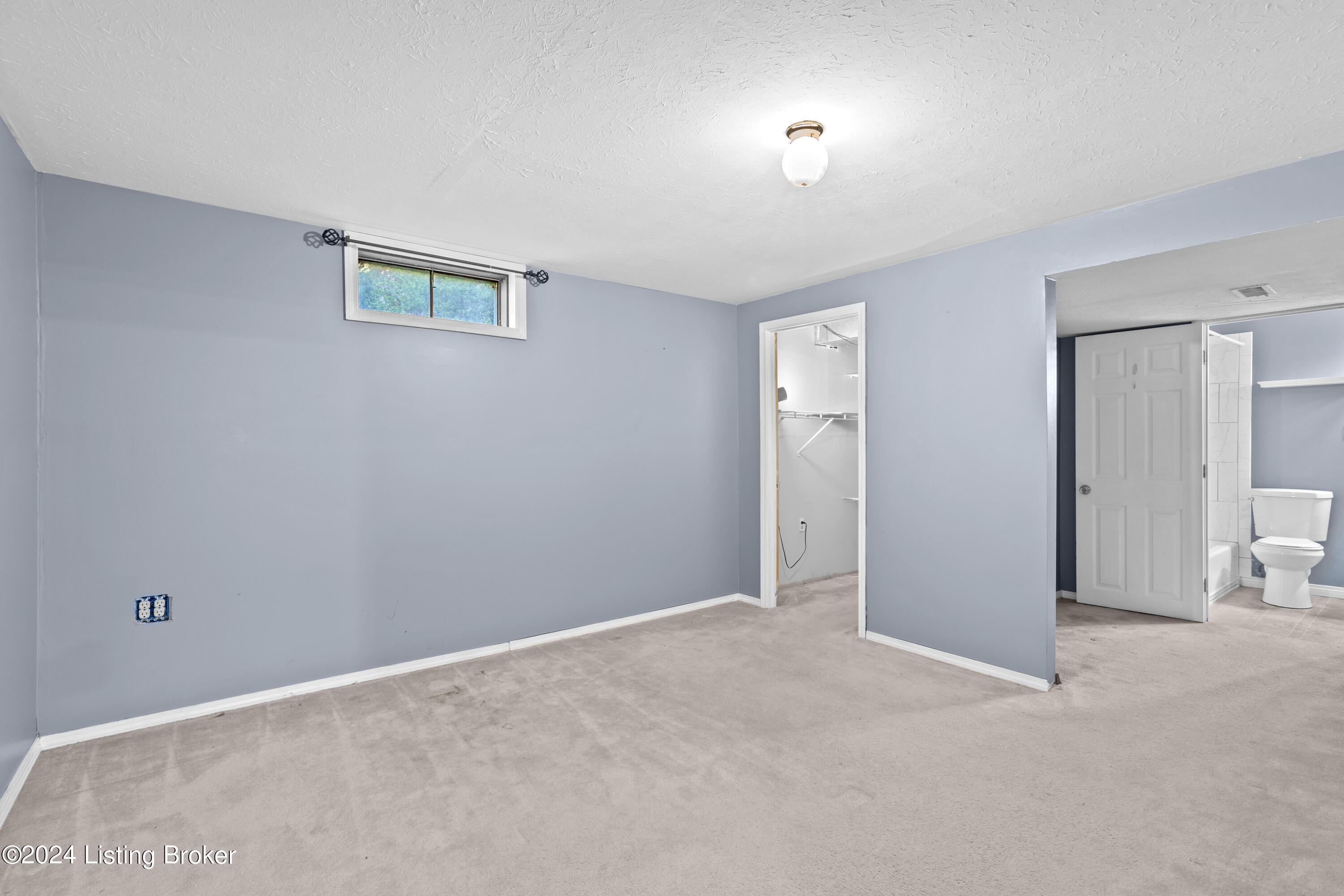 8904 Threpio Ct