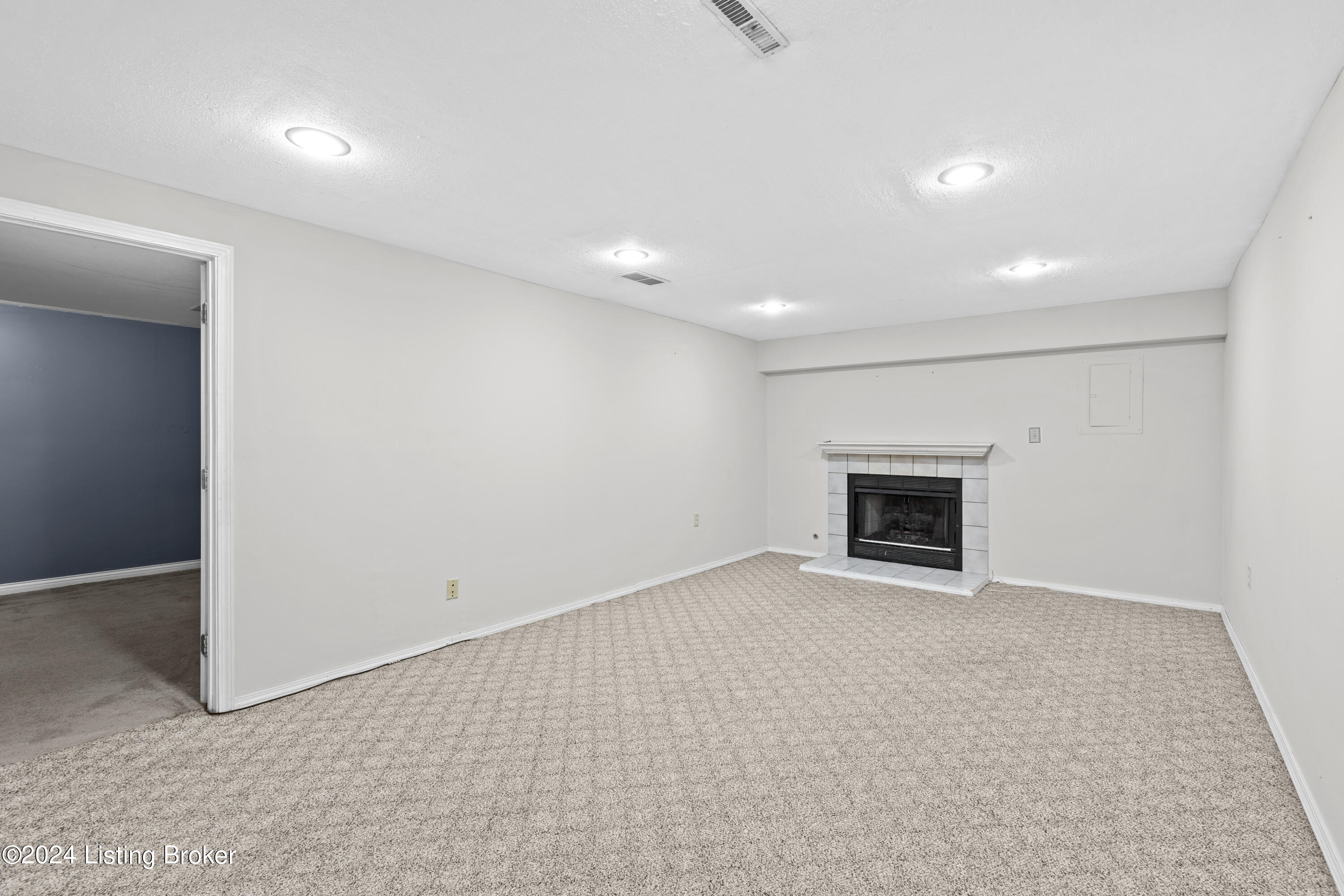 8904 Threpio Ct