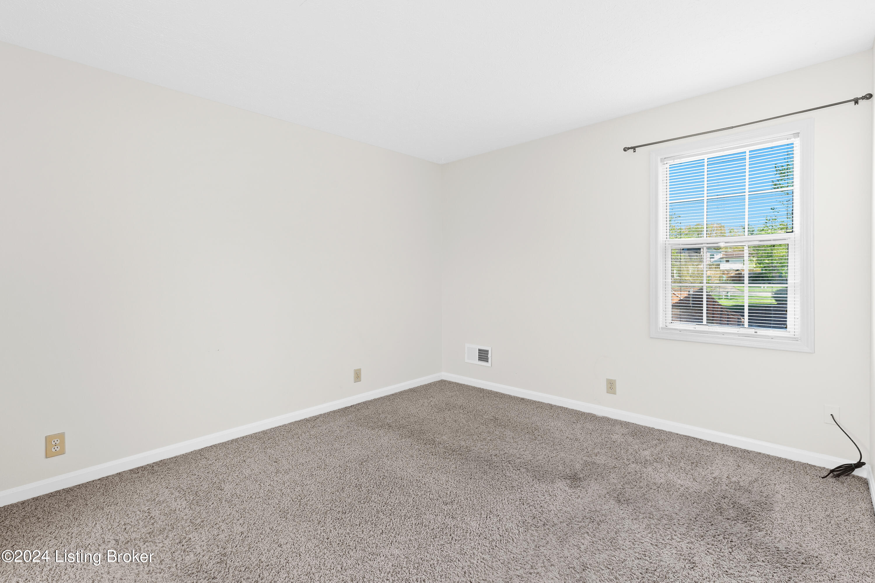 8904 Threpio Ct