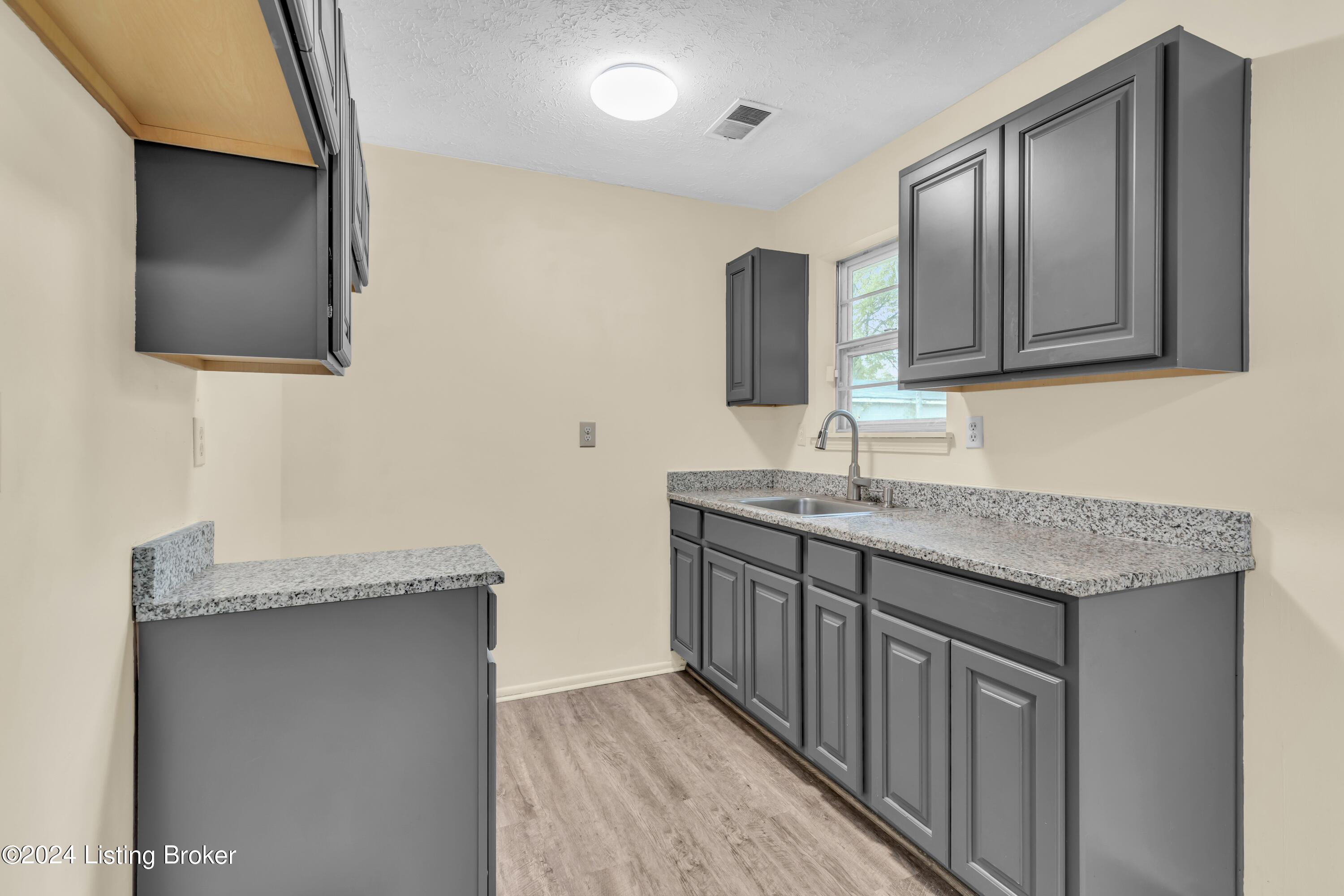 11009 Waycross Ave