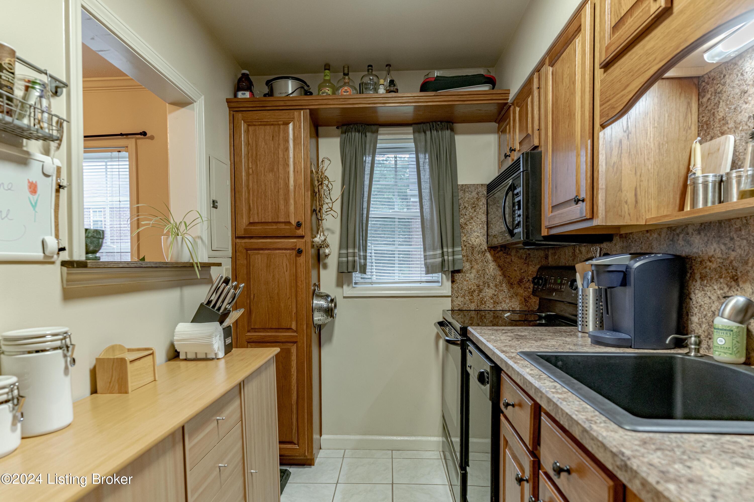 1609 Ellwood Ave, D2