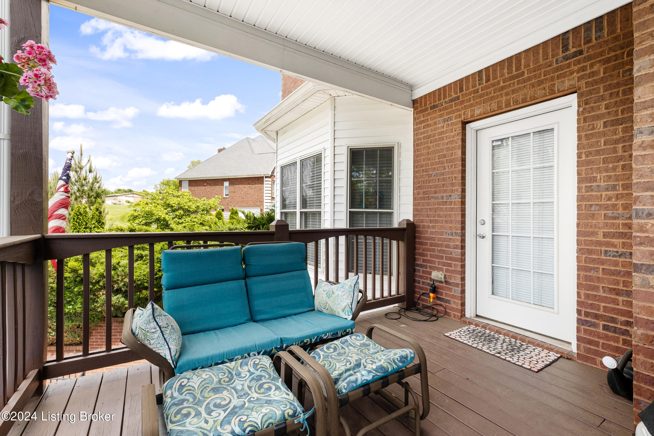 260 Kingswood Ct