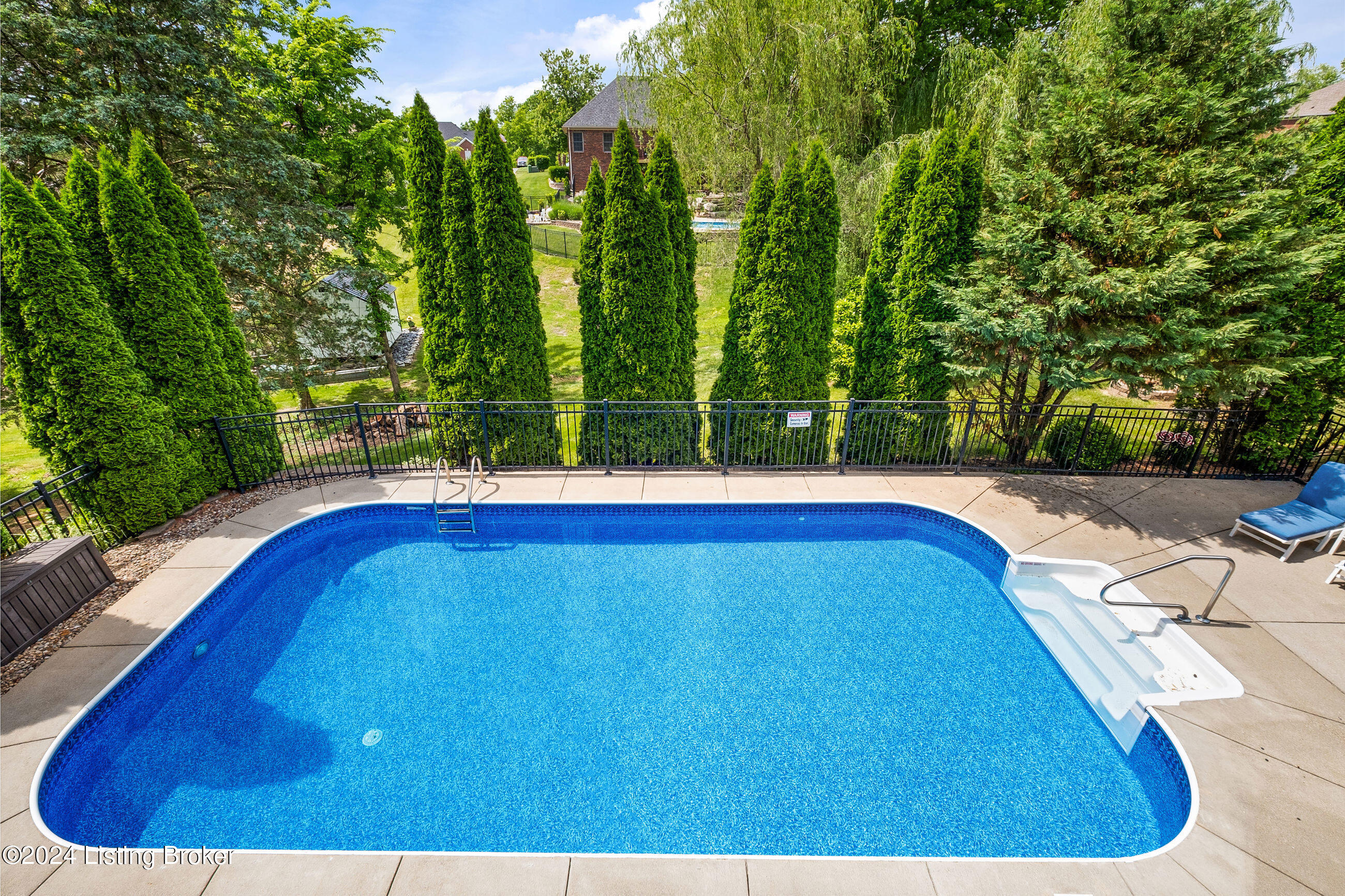 260 Kingswood Ct