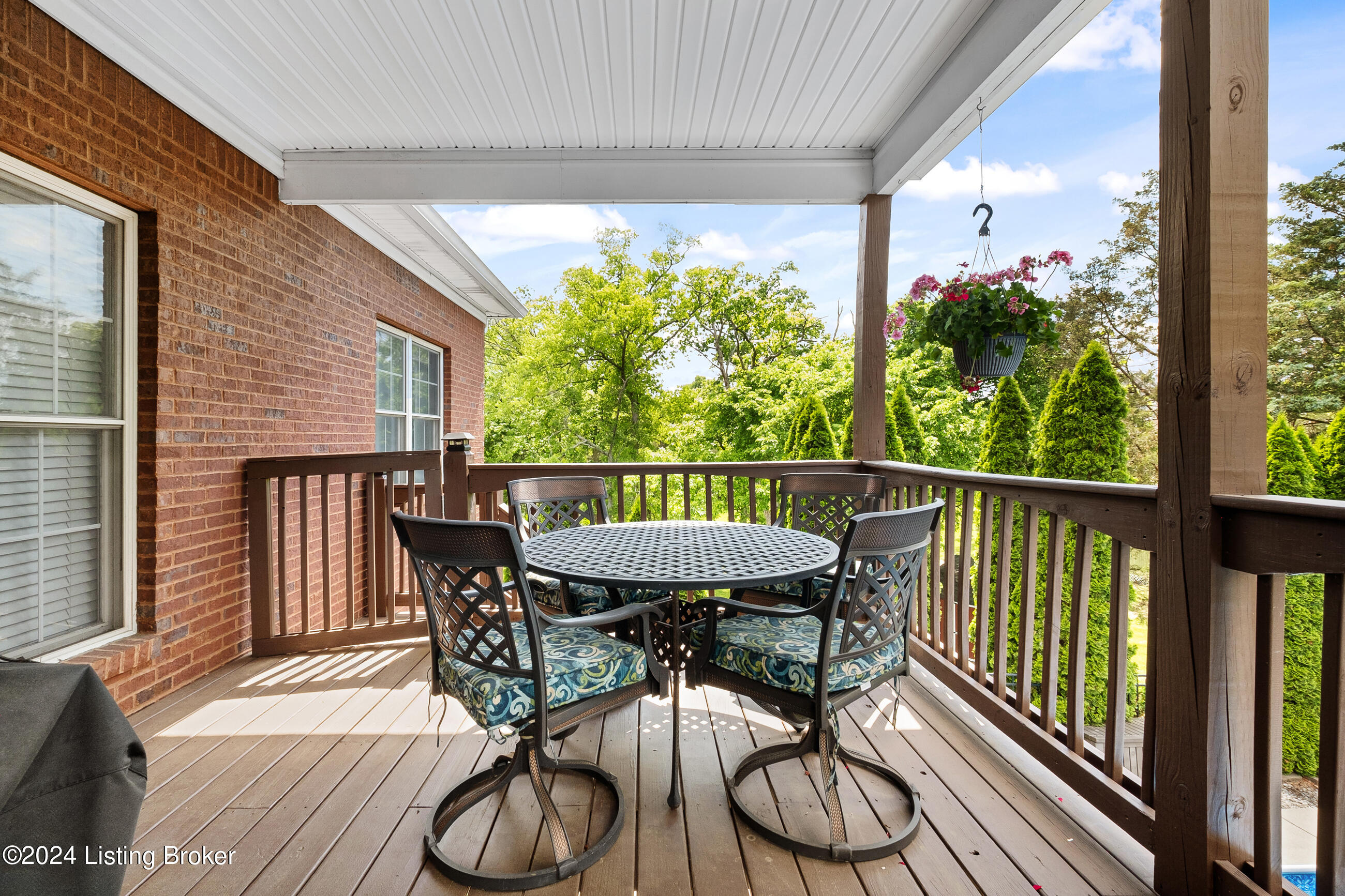 260 Kingswood Ct