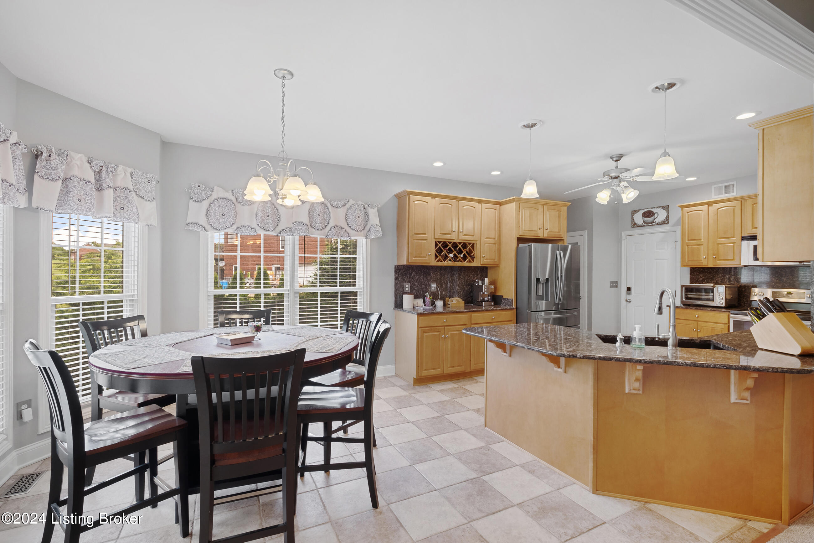 260 Kingswood Ct