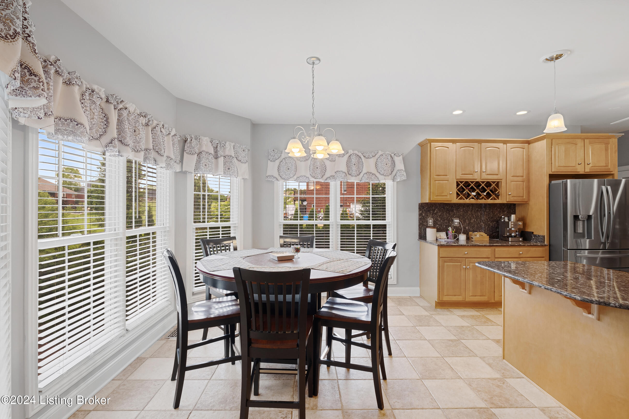 260 Kingswood Ct