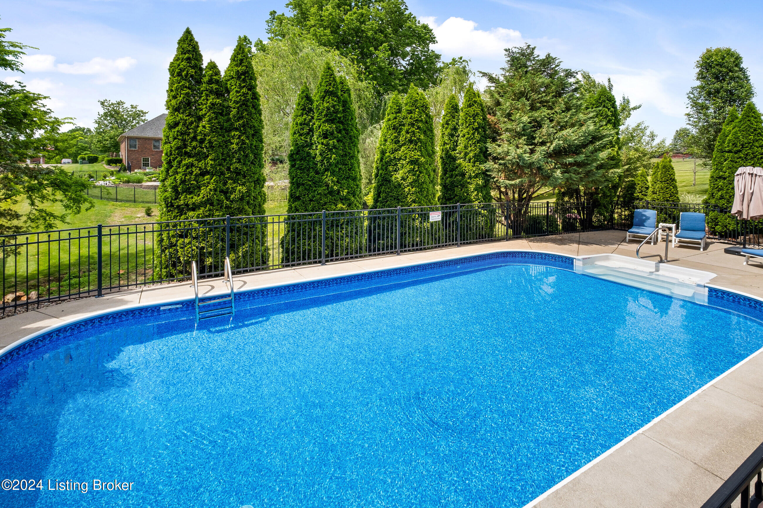 260 Kingswood Ct
