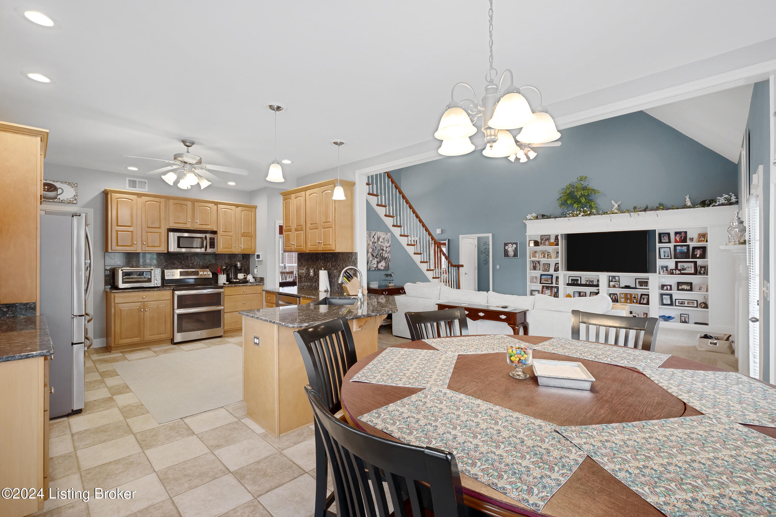 260 Kingswood Ct