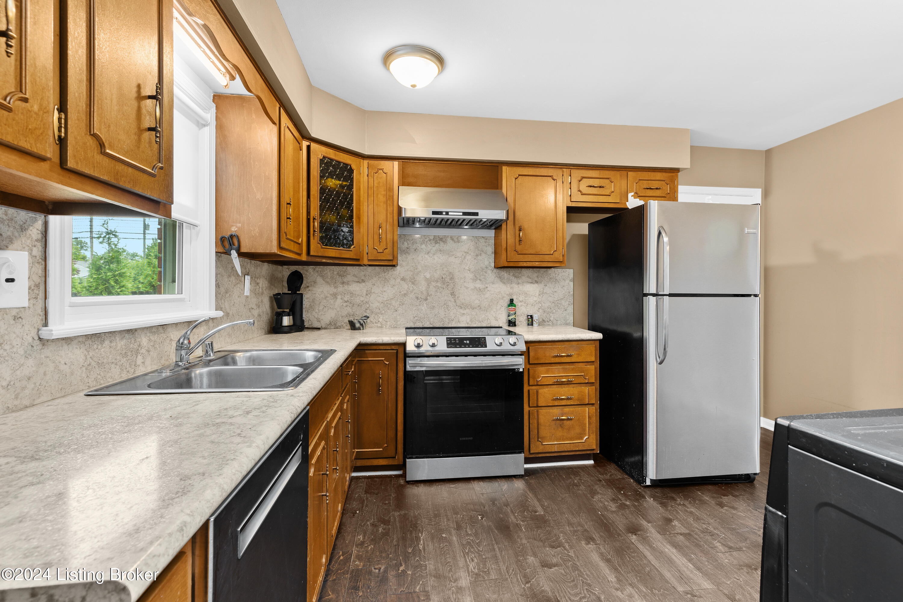 1216 Abbeywood Rd