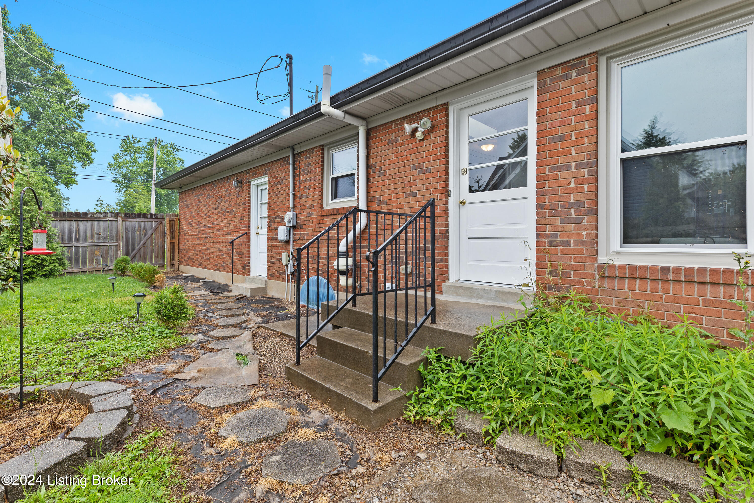 1216 Abbeywood Rd