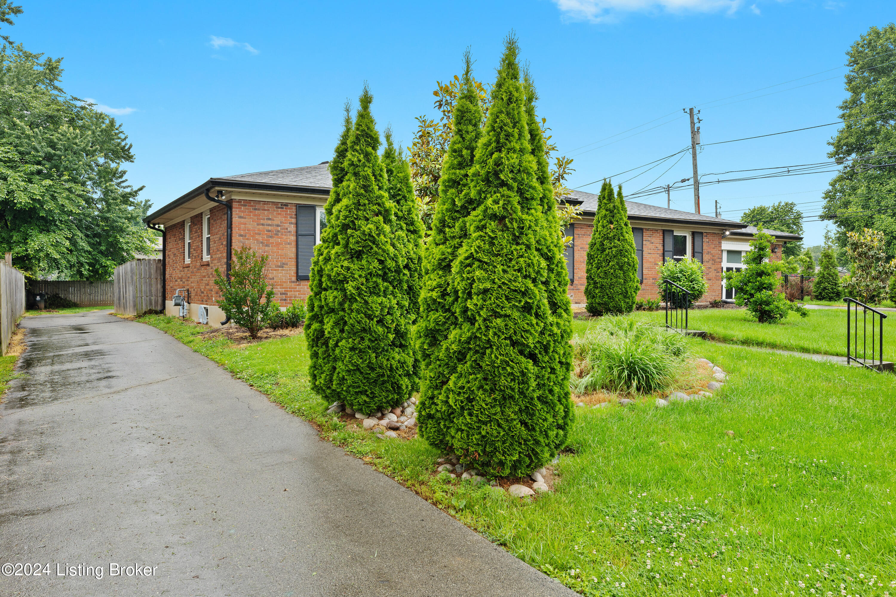 1216 Abbeywood Rd