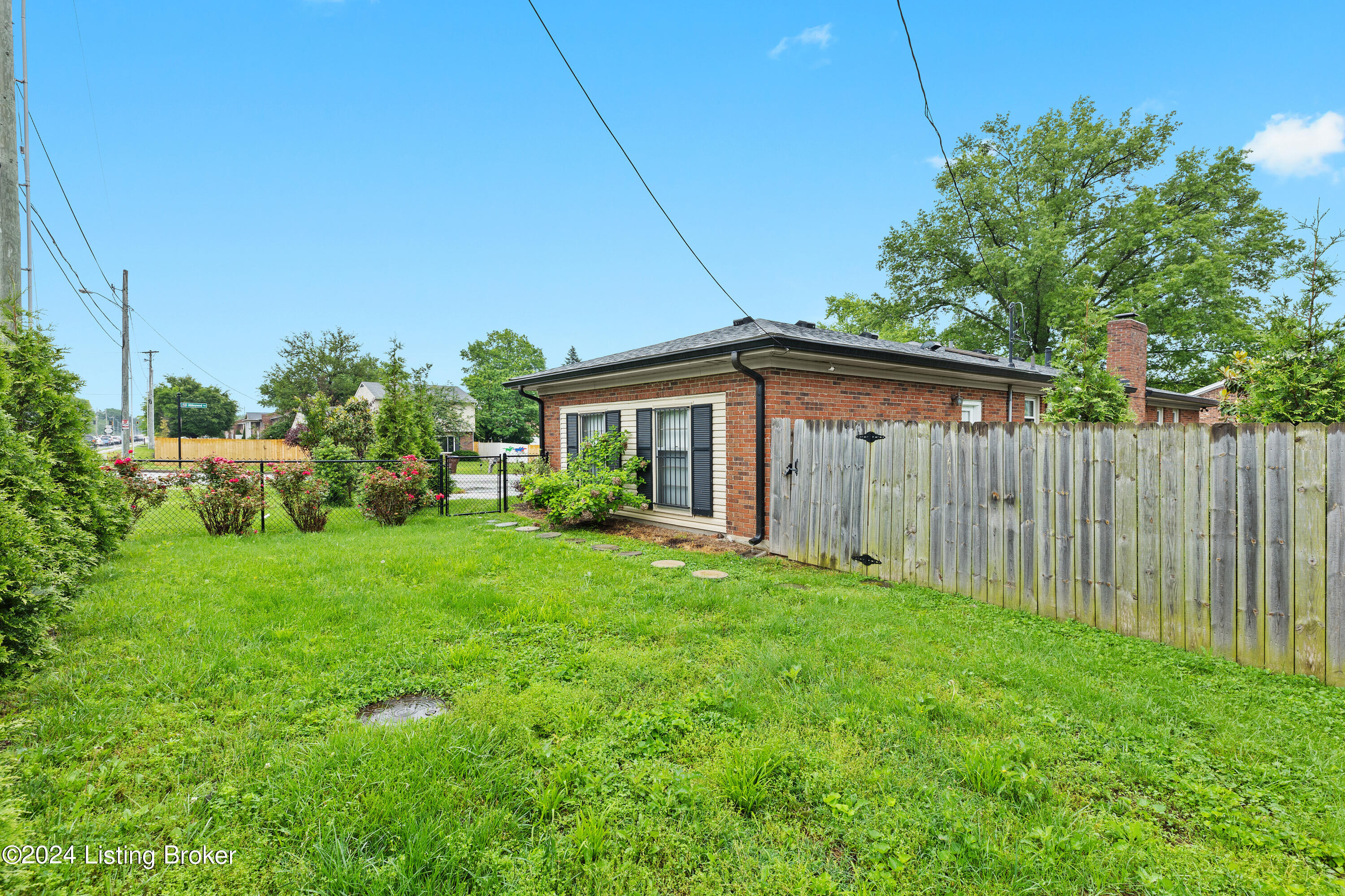 1216 Abbeywood Rd