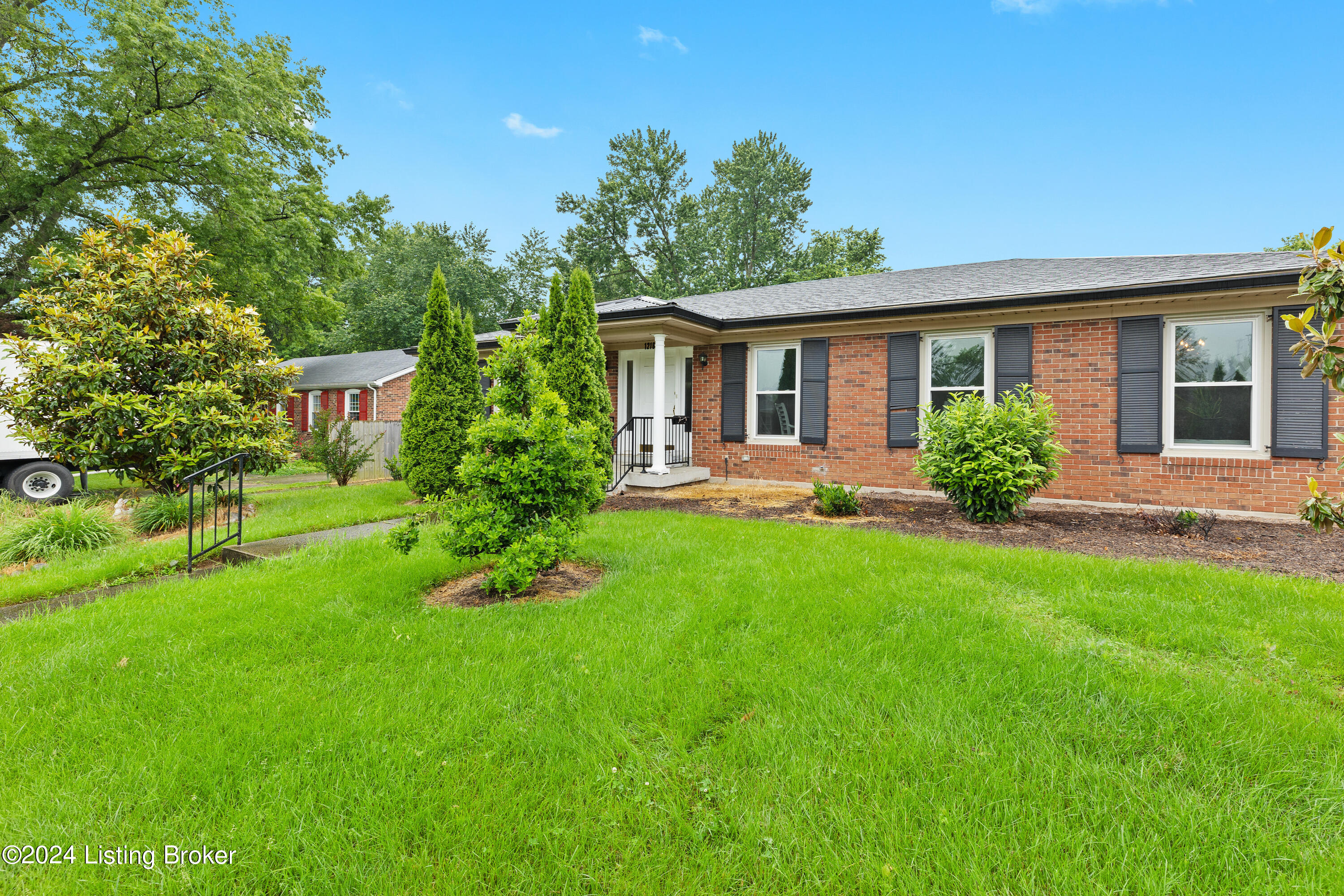 1216 Abbeywood Rd