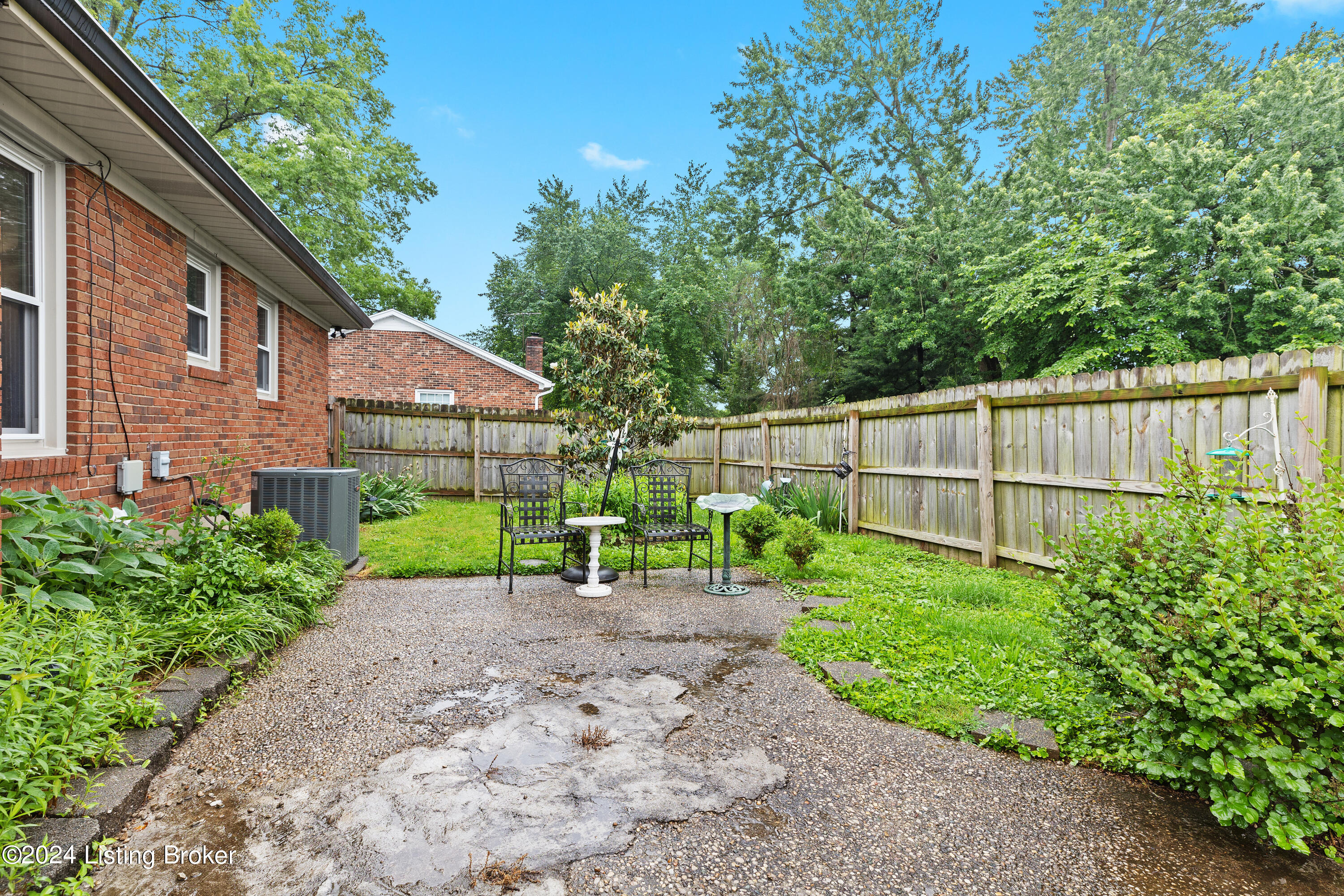 1216 Abbeywood Rd