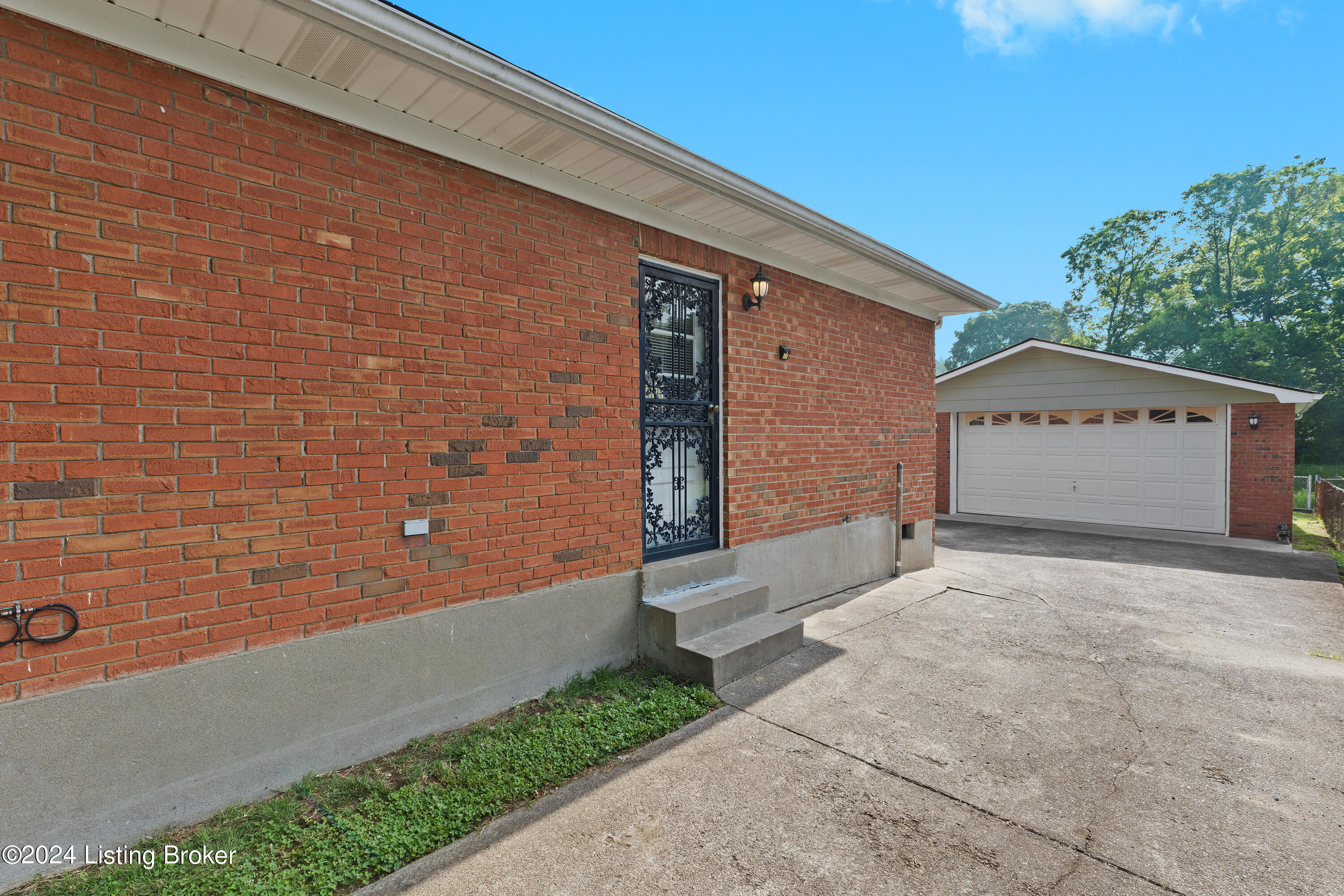 7611 Norwich Blvd