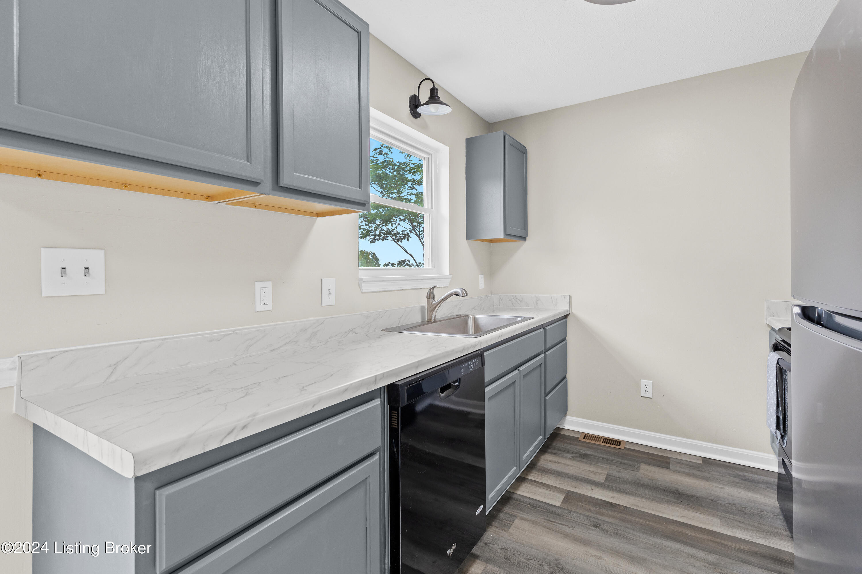 232 Howlett Dr