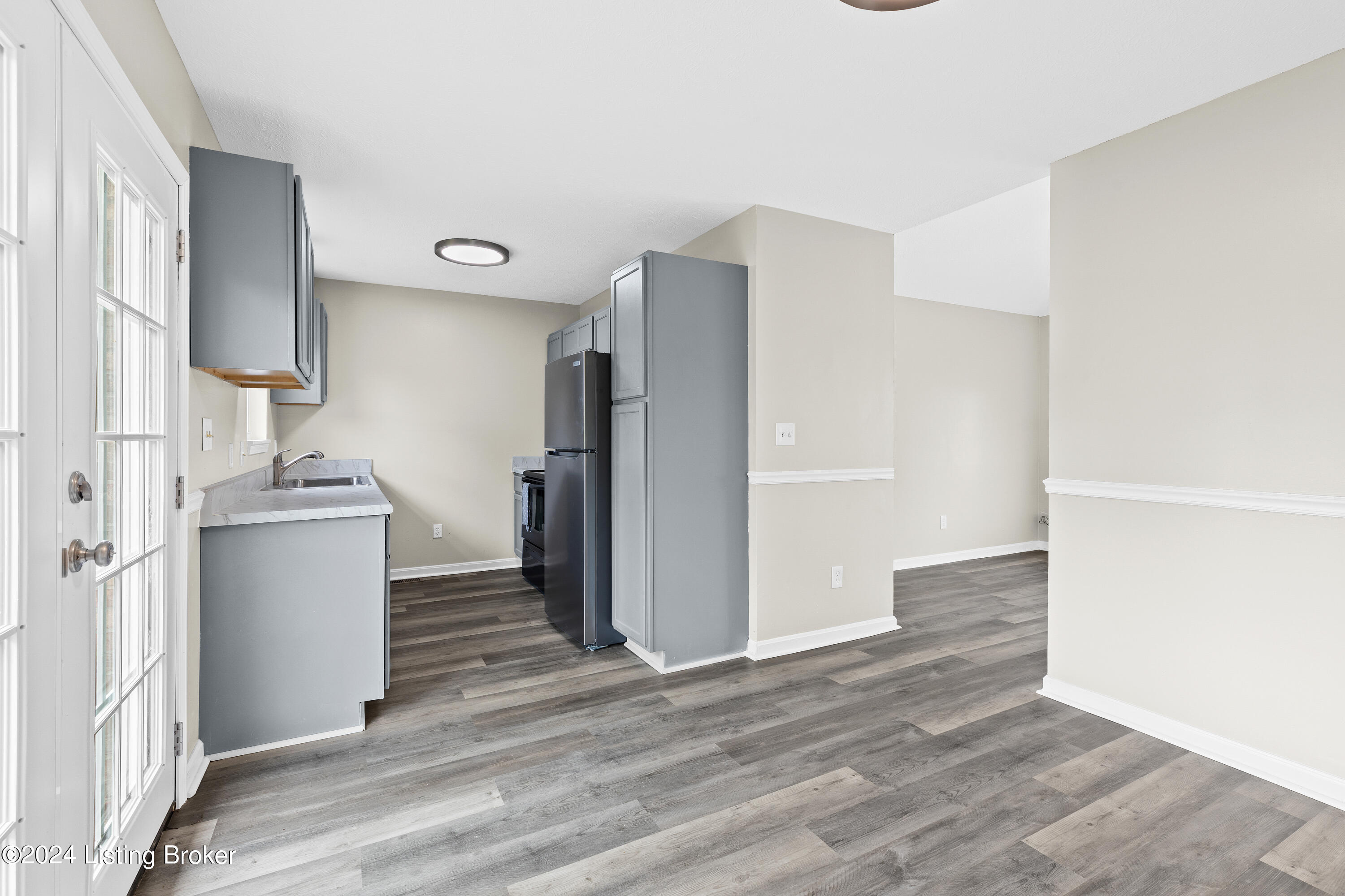 232 Howlett Dr