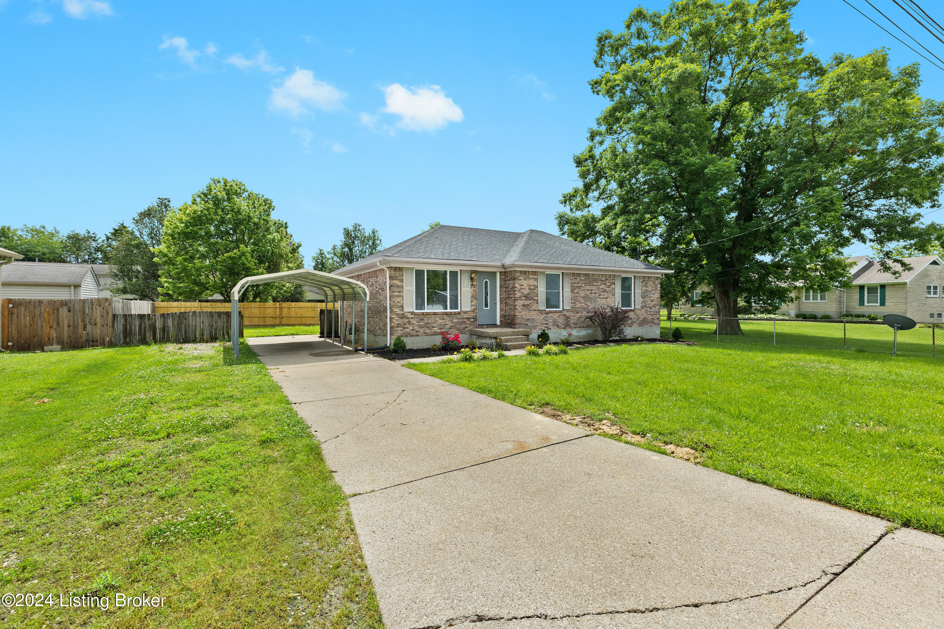 232 Howlett Dr