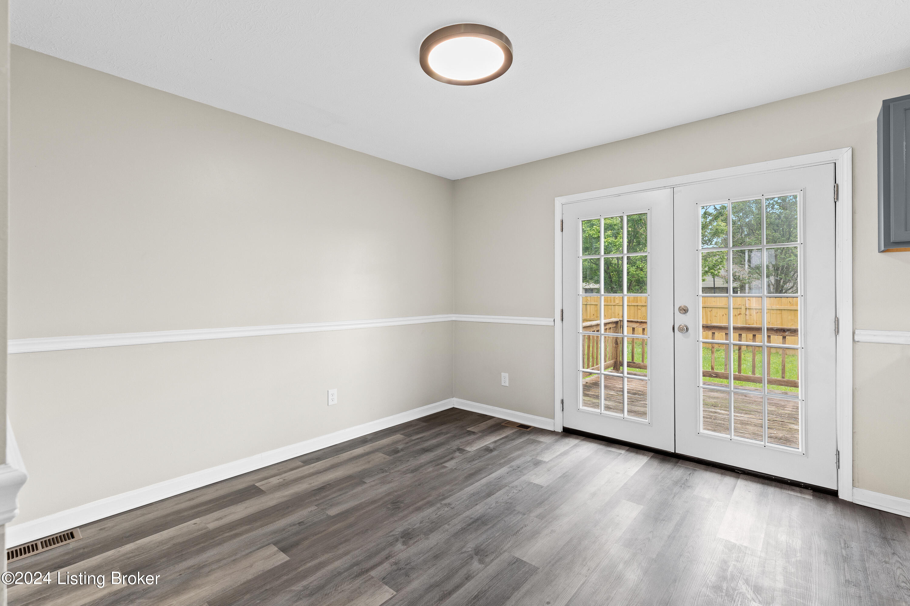 232 Howlett Dr