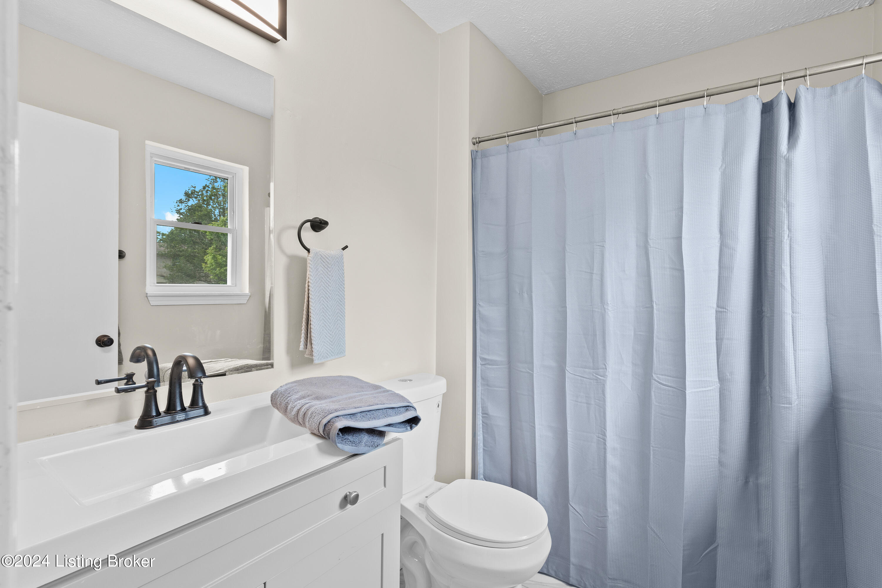 232 Howlett Dr