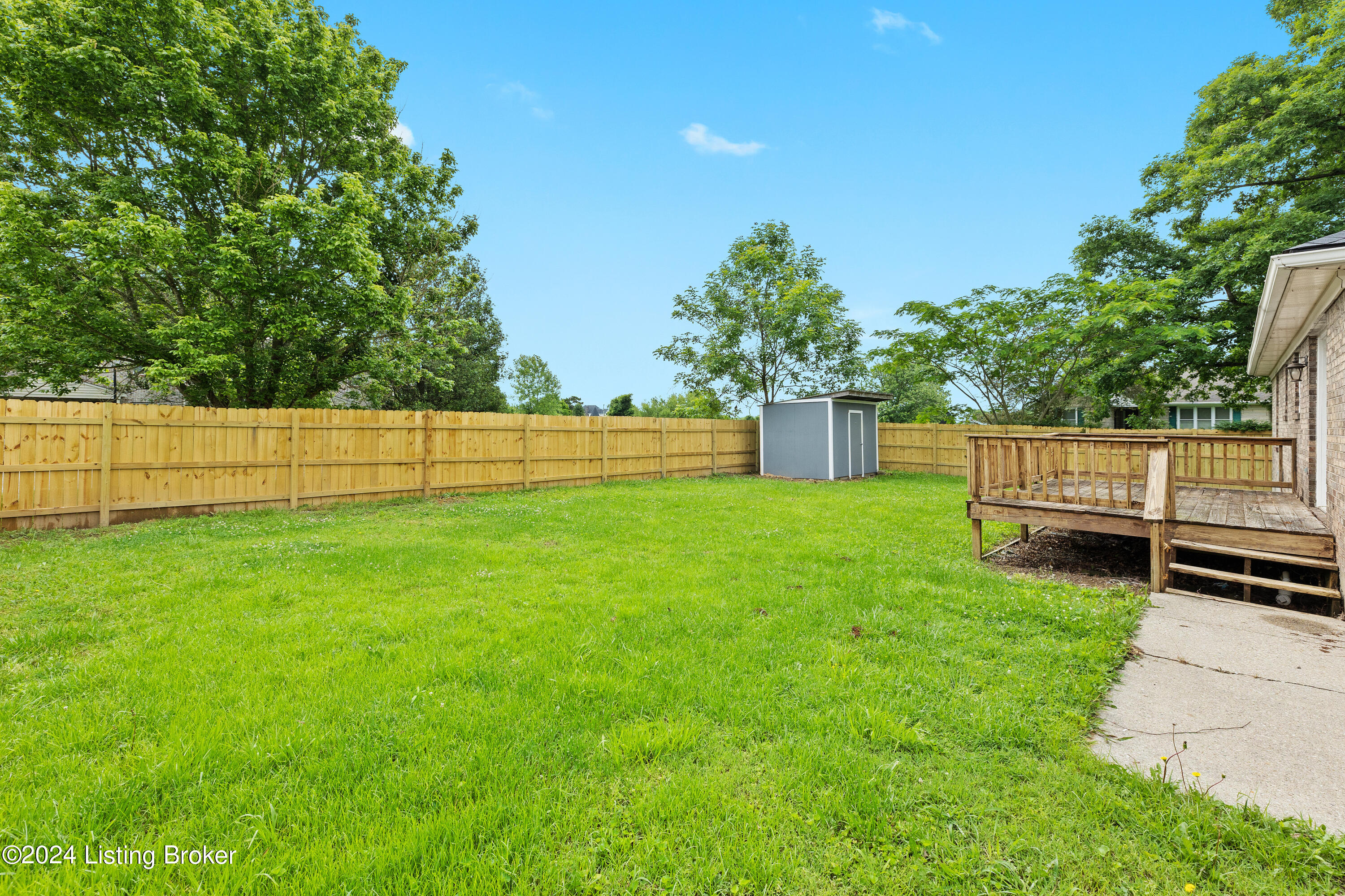 232 Howlett Dr
