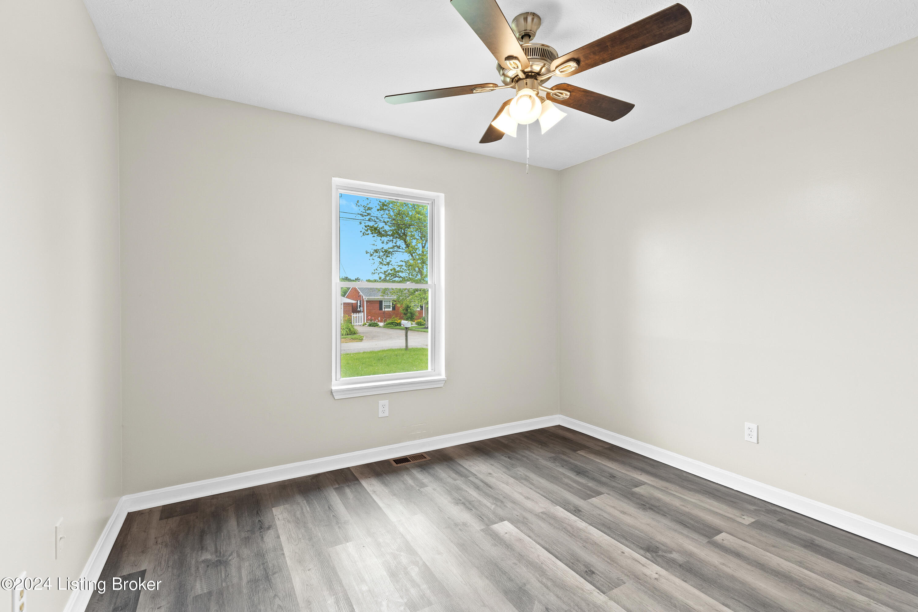 232 Howlett Dr