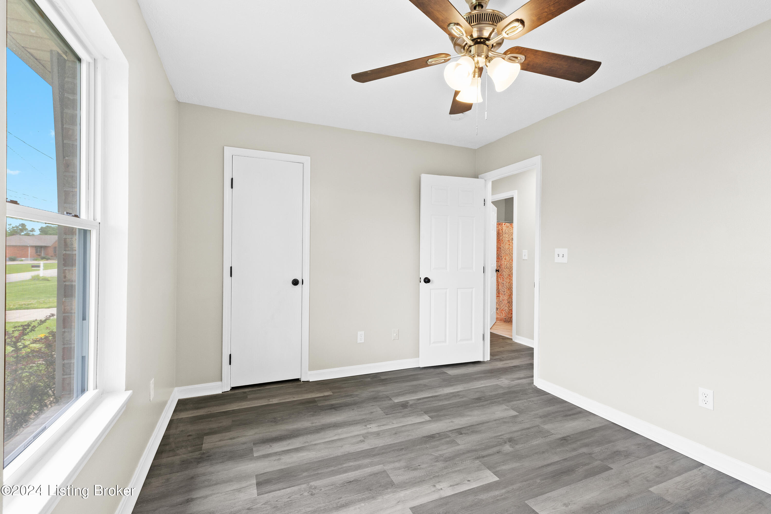 232 Howlett Dr
