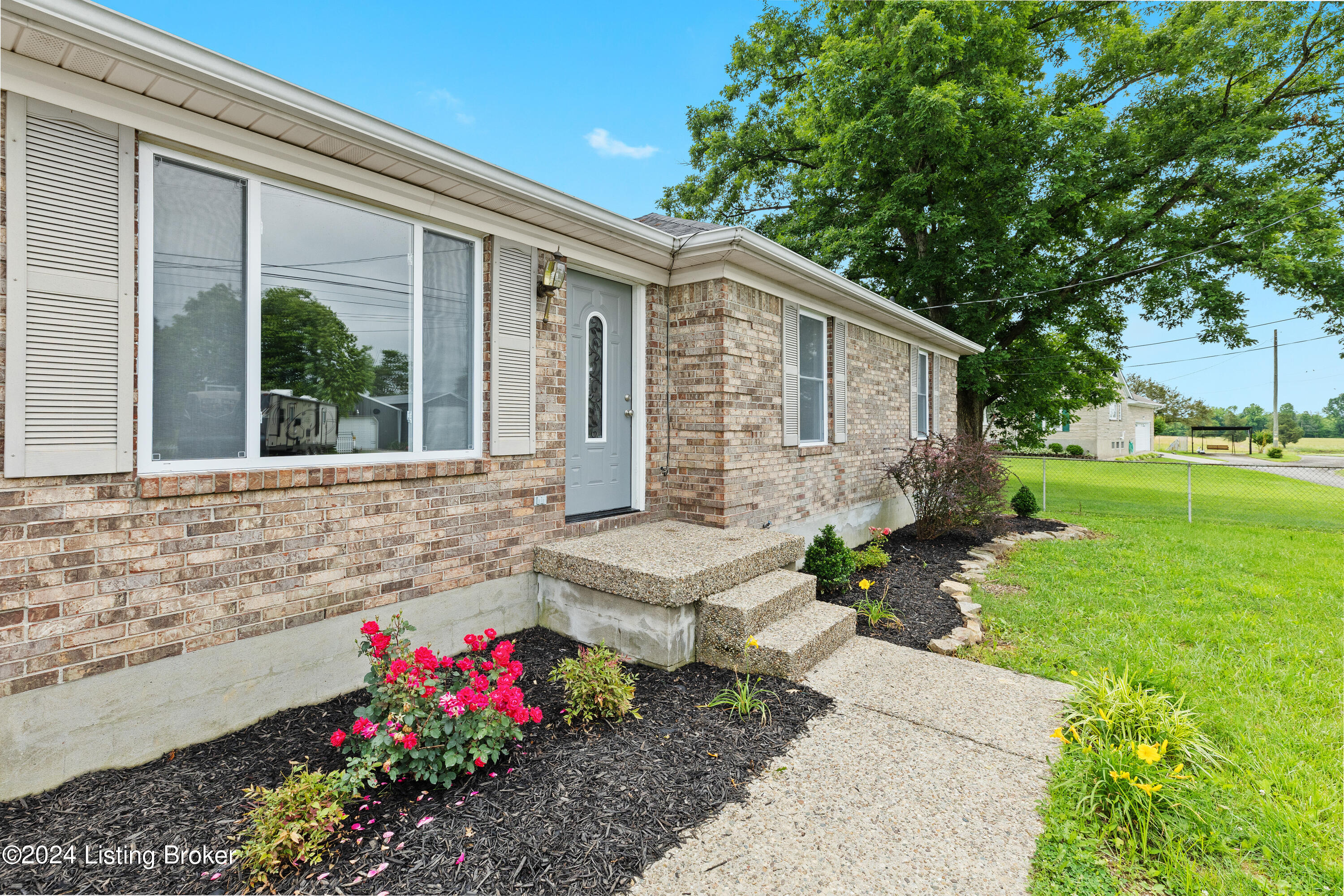 232 Howlett Dr