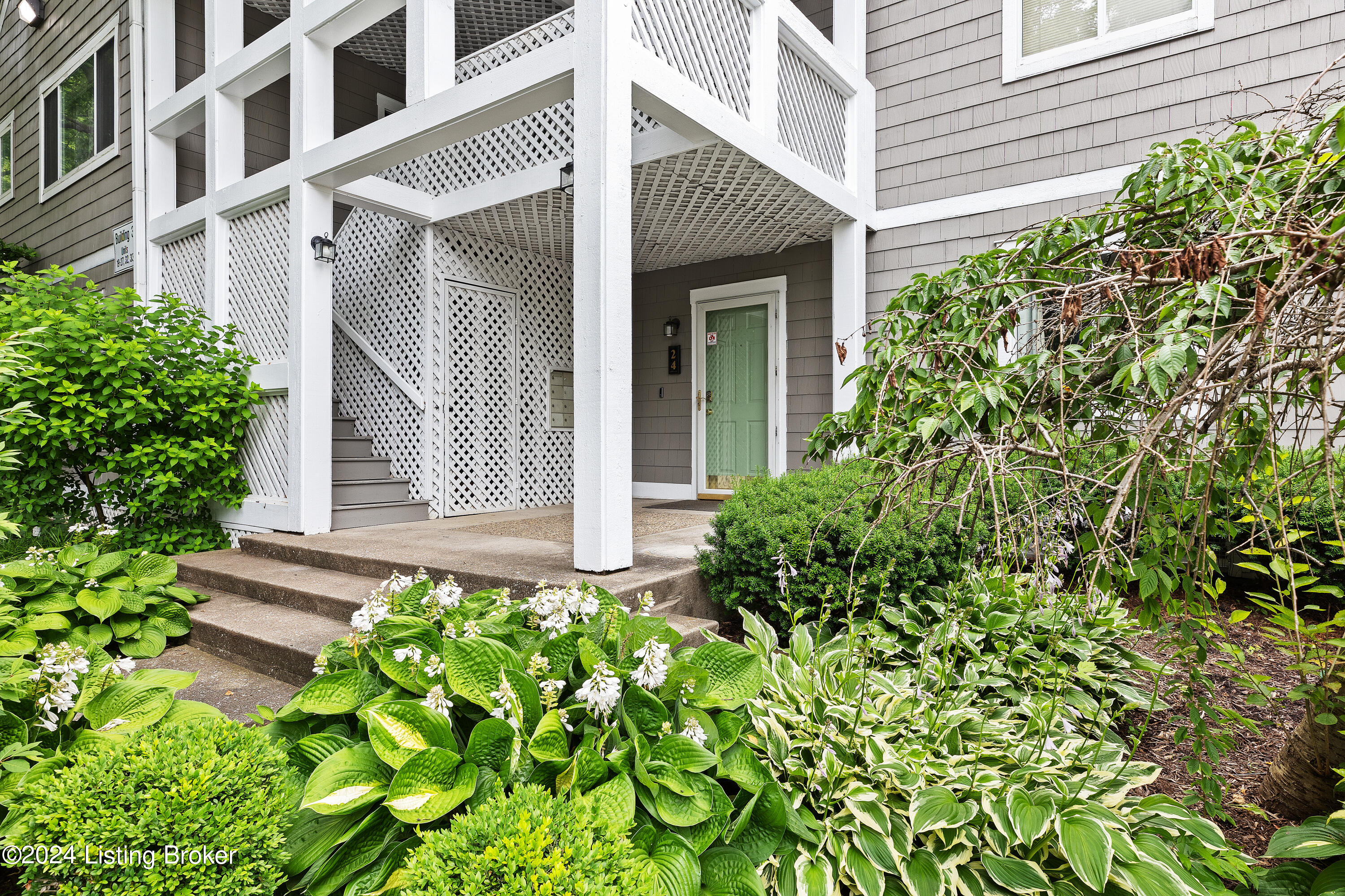 24 Lake Ave