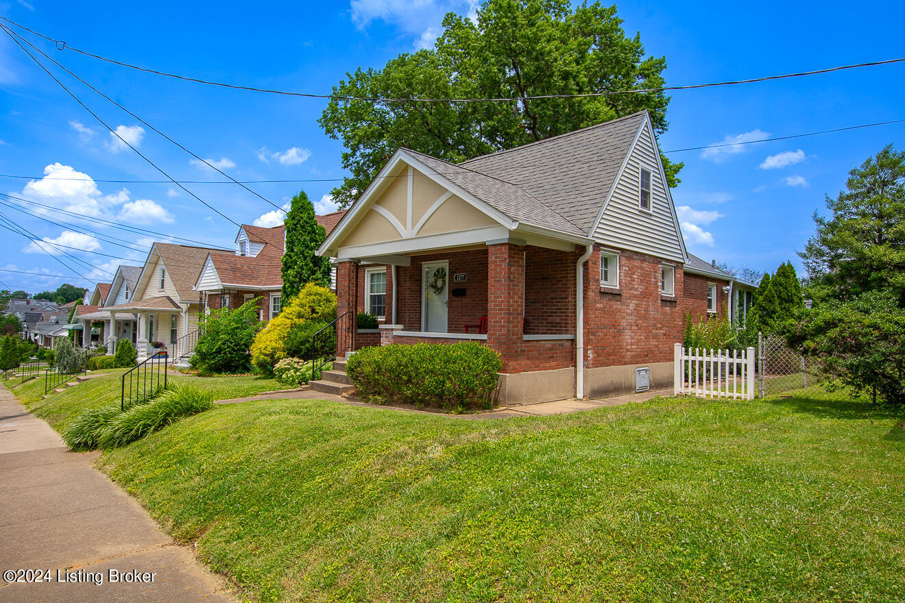 1277 Lydia St