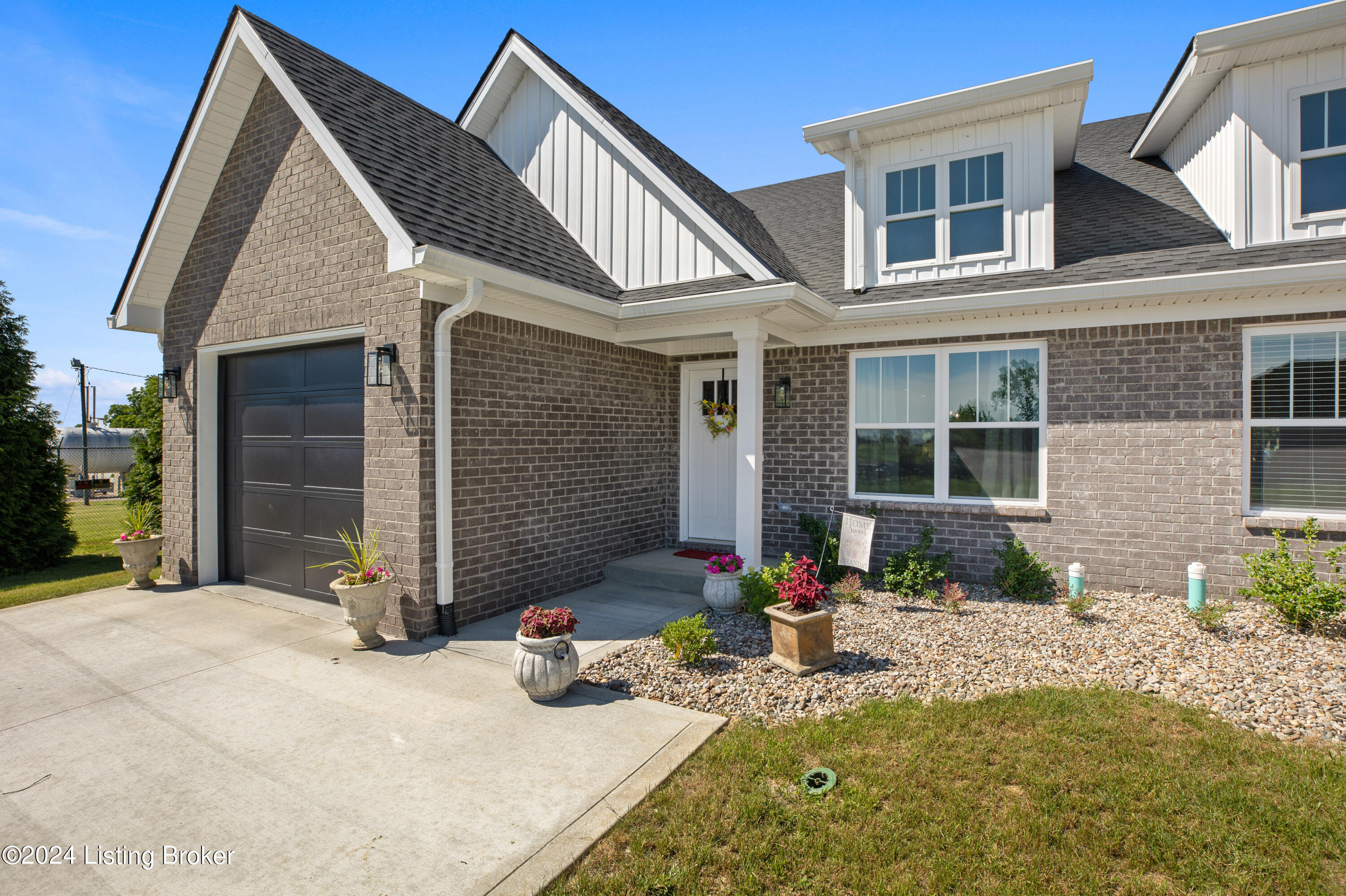 1004 Ray Wimsett Blvd, A
