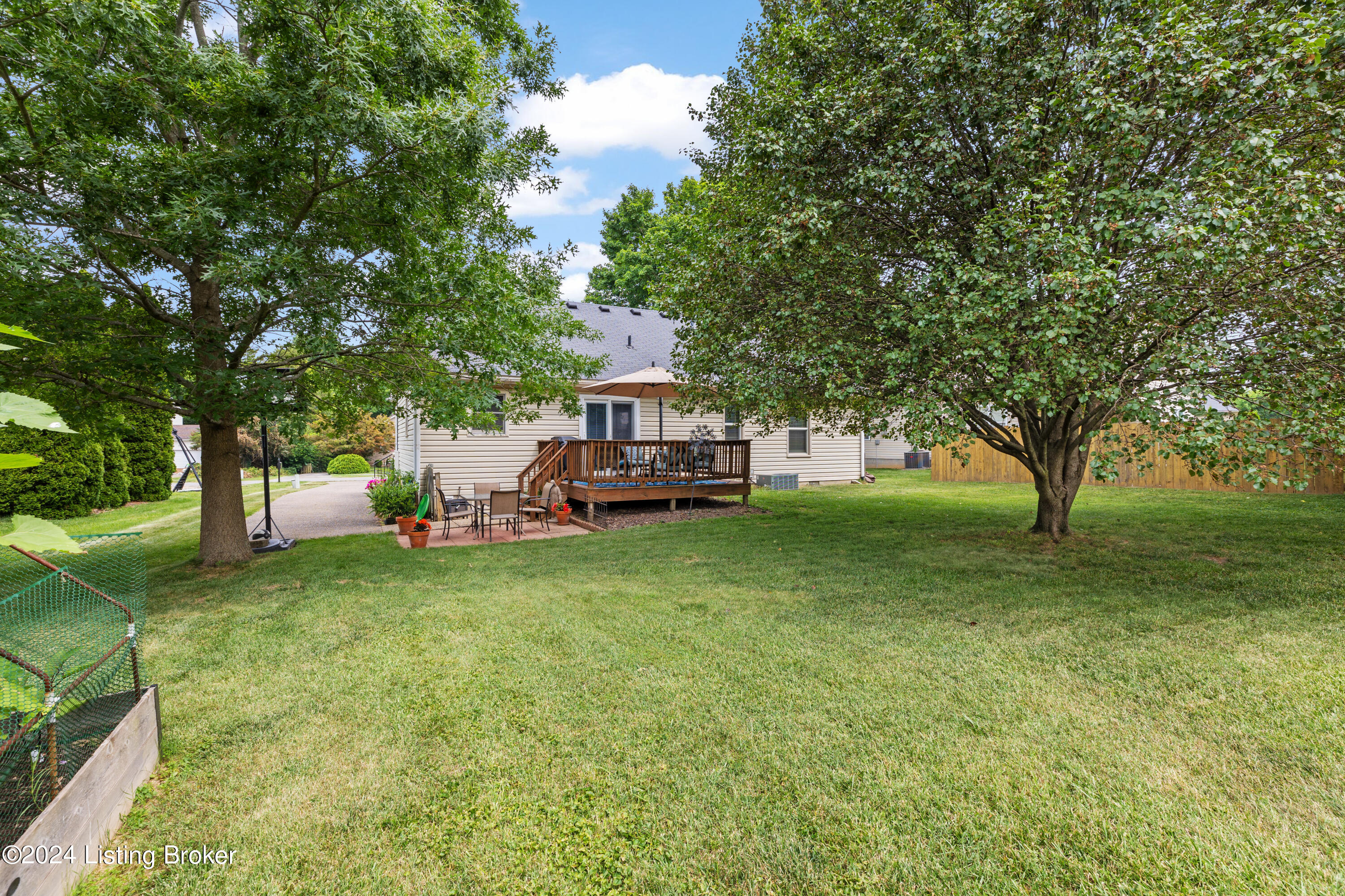 5210 Manor Dr